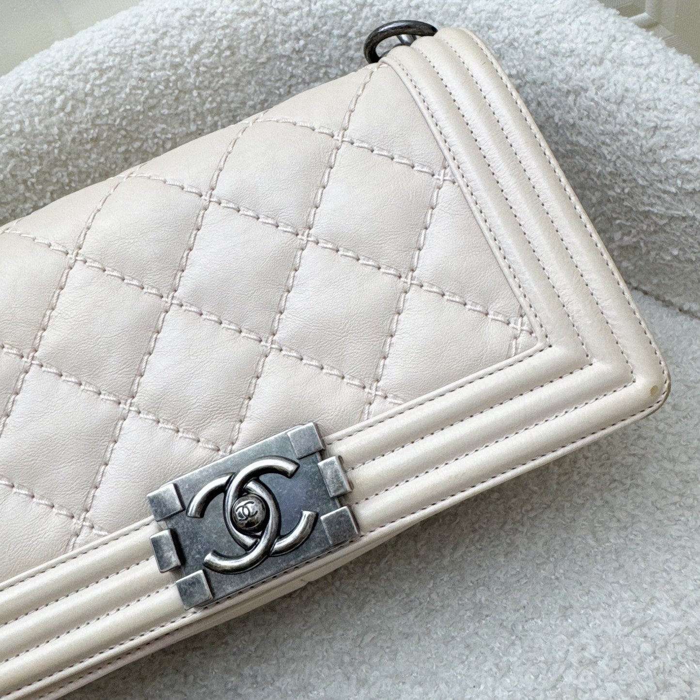 GLM-Medium 25cm Boy Flap in Nude Pink Calfskin and RHW