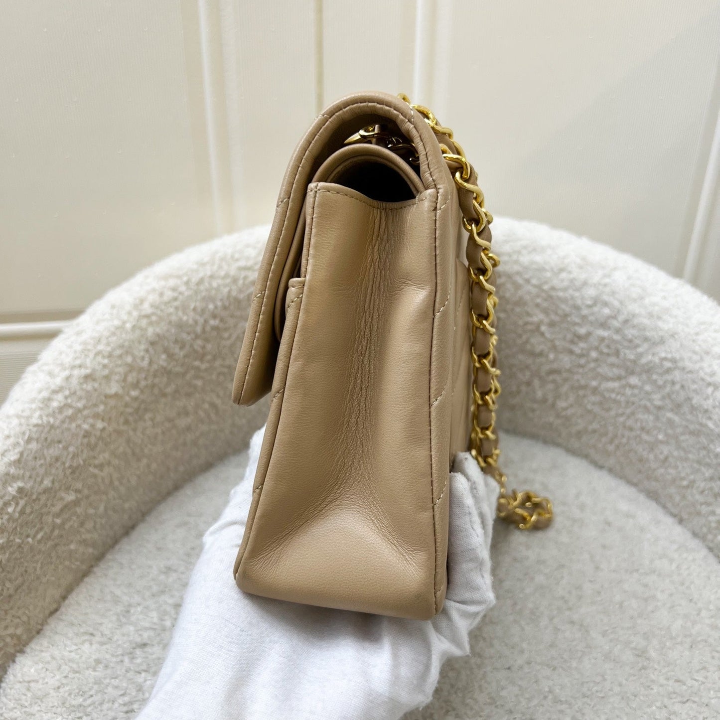 GLM- Medium Classic Flap CF in Chevron Quilted Beige Lambskin and 24K Gold Plated HW