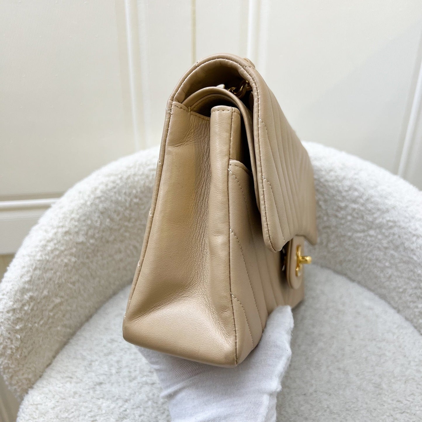 GLM- Medium Classic Flap CF in Chevron Quilted Beige Lambskin and 24K Gold Plated HW