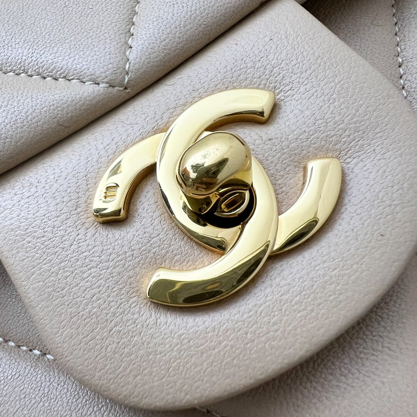 GLM- Medium Classic Flap CF in Chevron Quilted Beige Lambskin and 24K Gold Plated HW