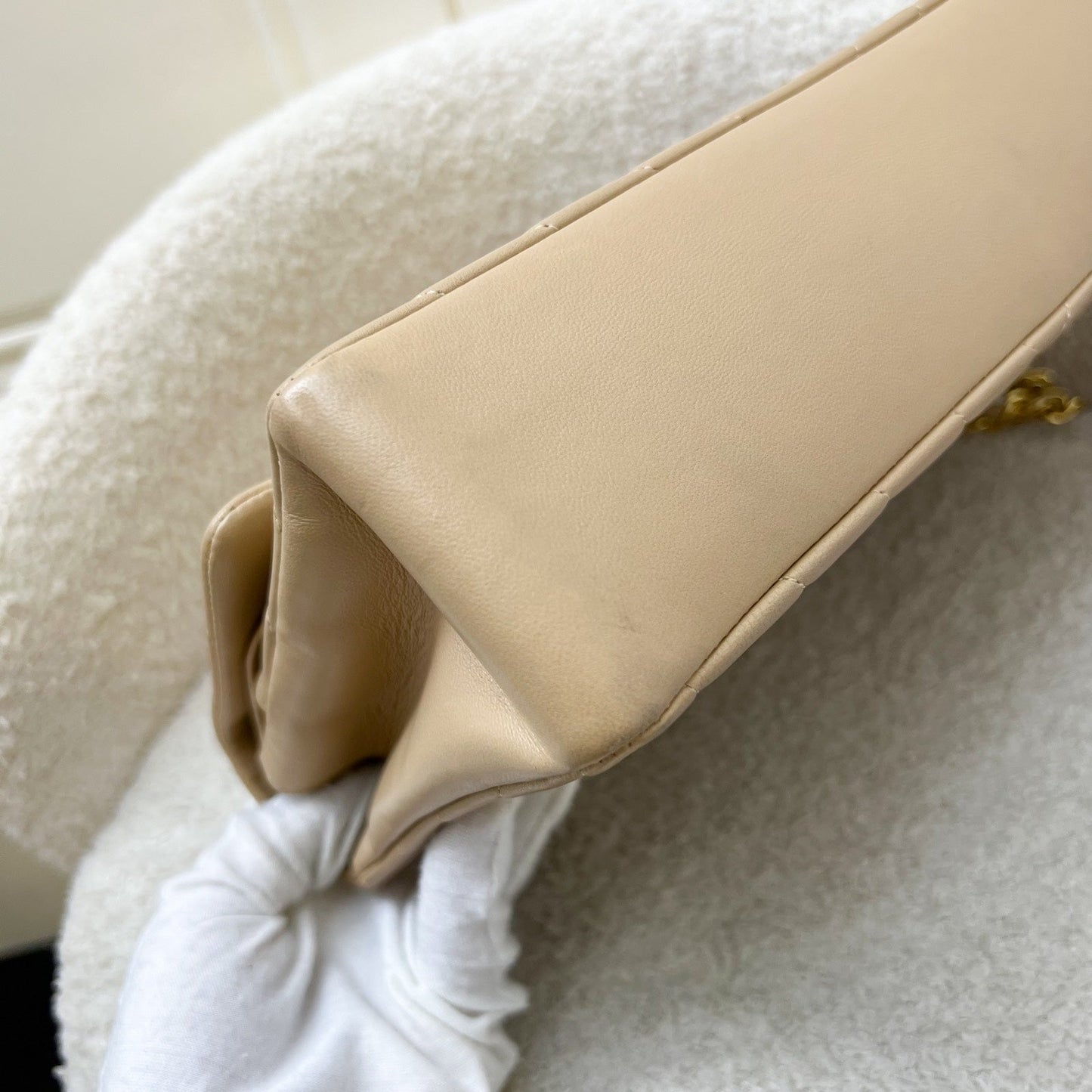GLM- Medium Classic Flap CF in Chevron Quilted Beige Lambskin and 24K Gold Plated HW