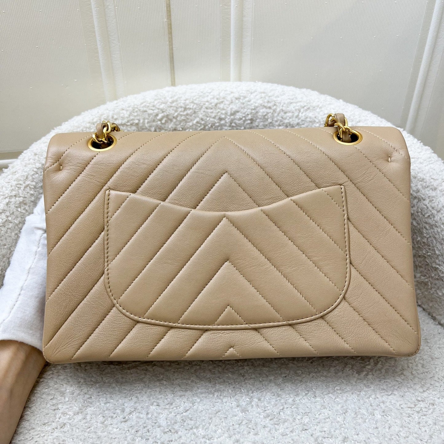 GLM- Medium Classic Flap CF in Chevron Quilted Beige Lambskin and 24K Gold Plated HW