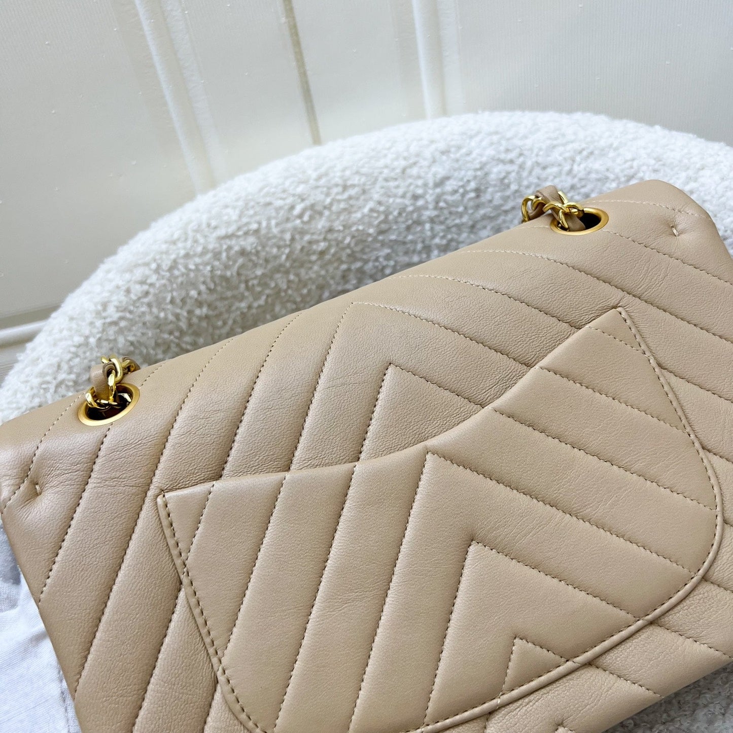 GLM- Medium Classic Flap CF in Chevron Quilted Beige Lambskin and 24K Gold Plated HW