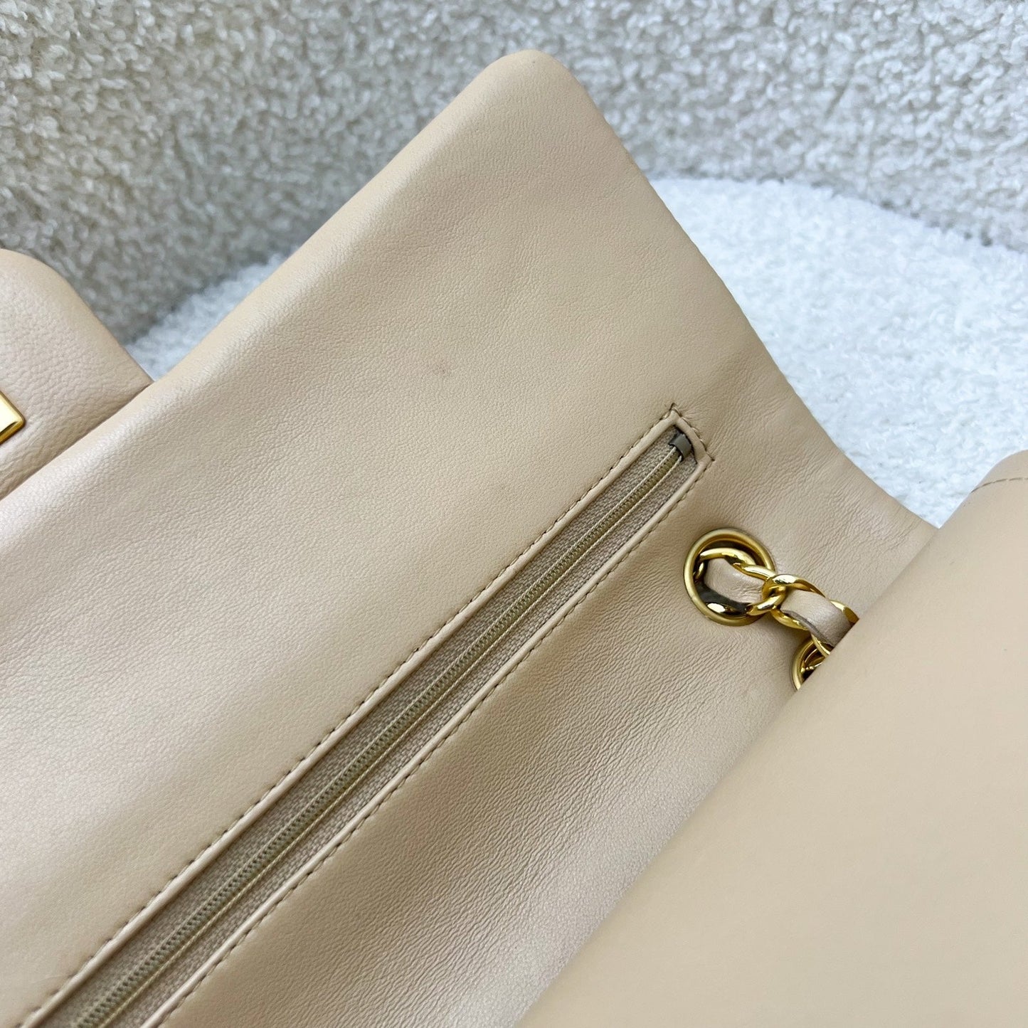 GLM- Medium Classic Flap CF in Chevron Quilted Beige Lambskin and 24K Gold Plated HW