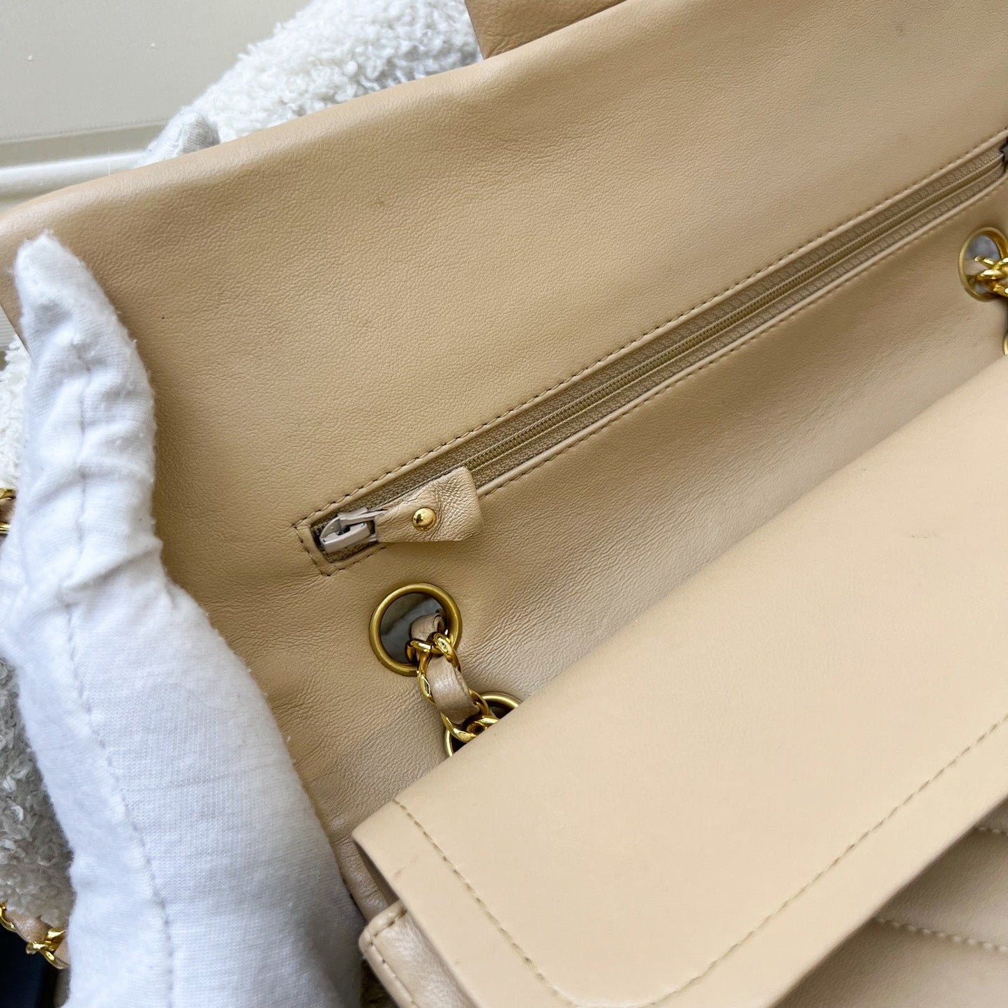 GLM- Medium Classic Flap CF in Chevron Quilted Beige Lambskin and 24K Gold Plated HW