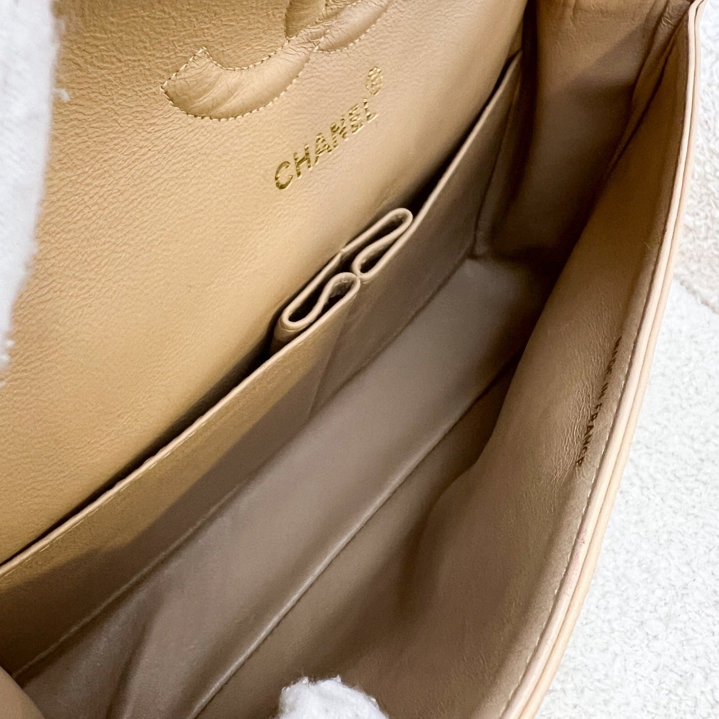 GLM- Medium Classic Flap CF in Chevron Quilted Beige Lambskin and 24K Gold Plated HW