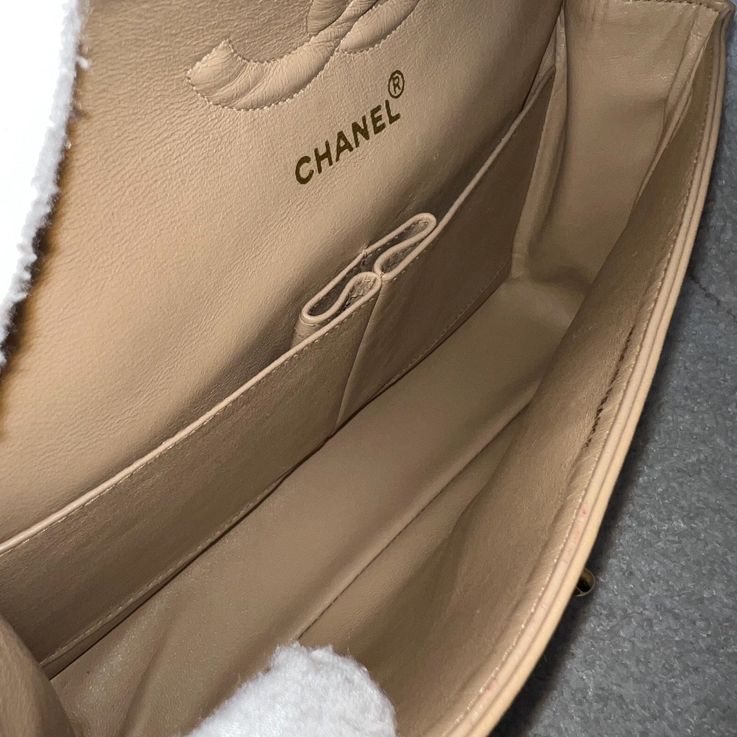 GLM- Medium Classic Flap CF in Chevron Quilted Beige Lambskin and 24K Gold Plated HW