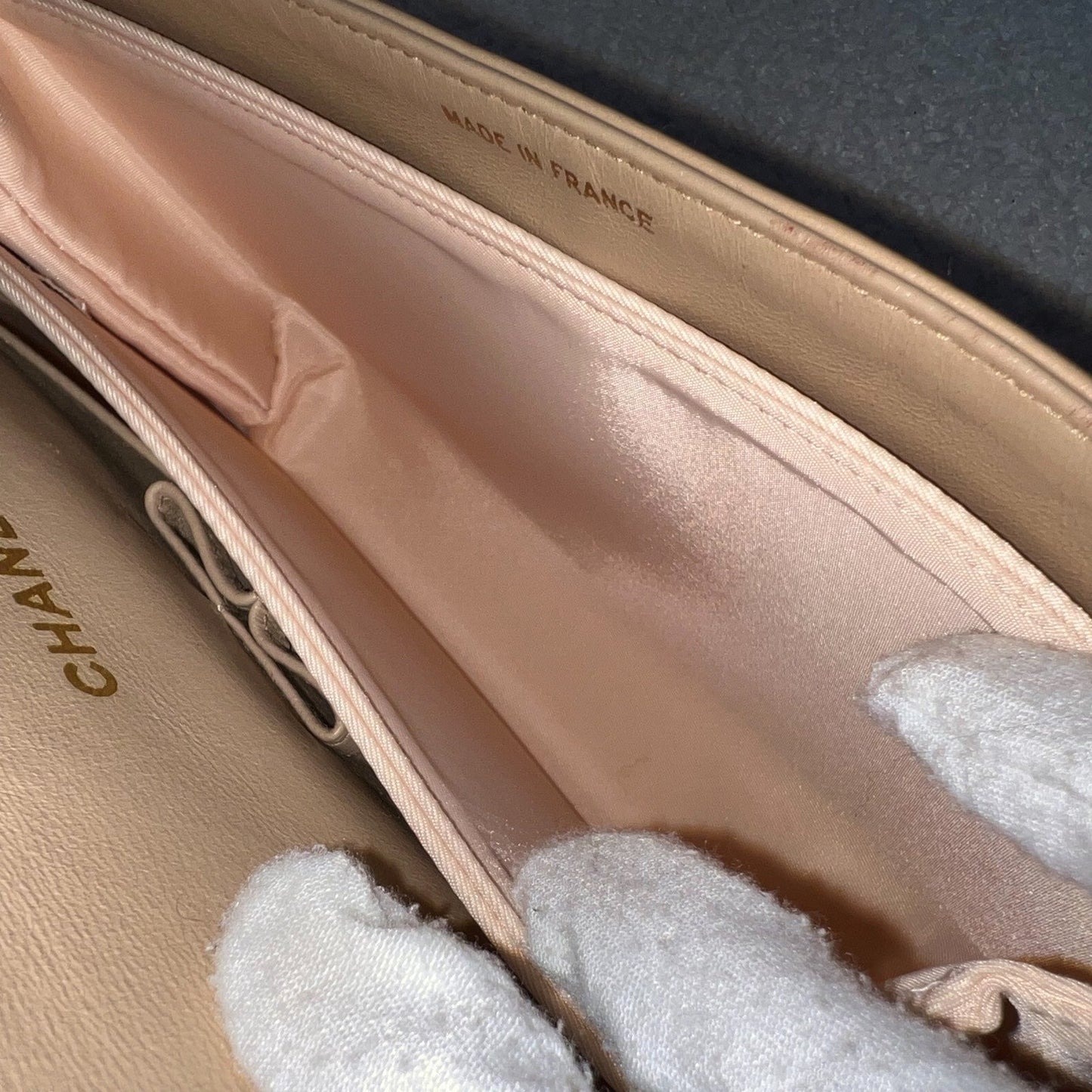 GLM- Medium Classic Flap CF in Chevron Quilted Beige Lambskin and 24K Gold Plated HW
