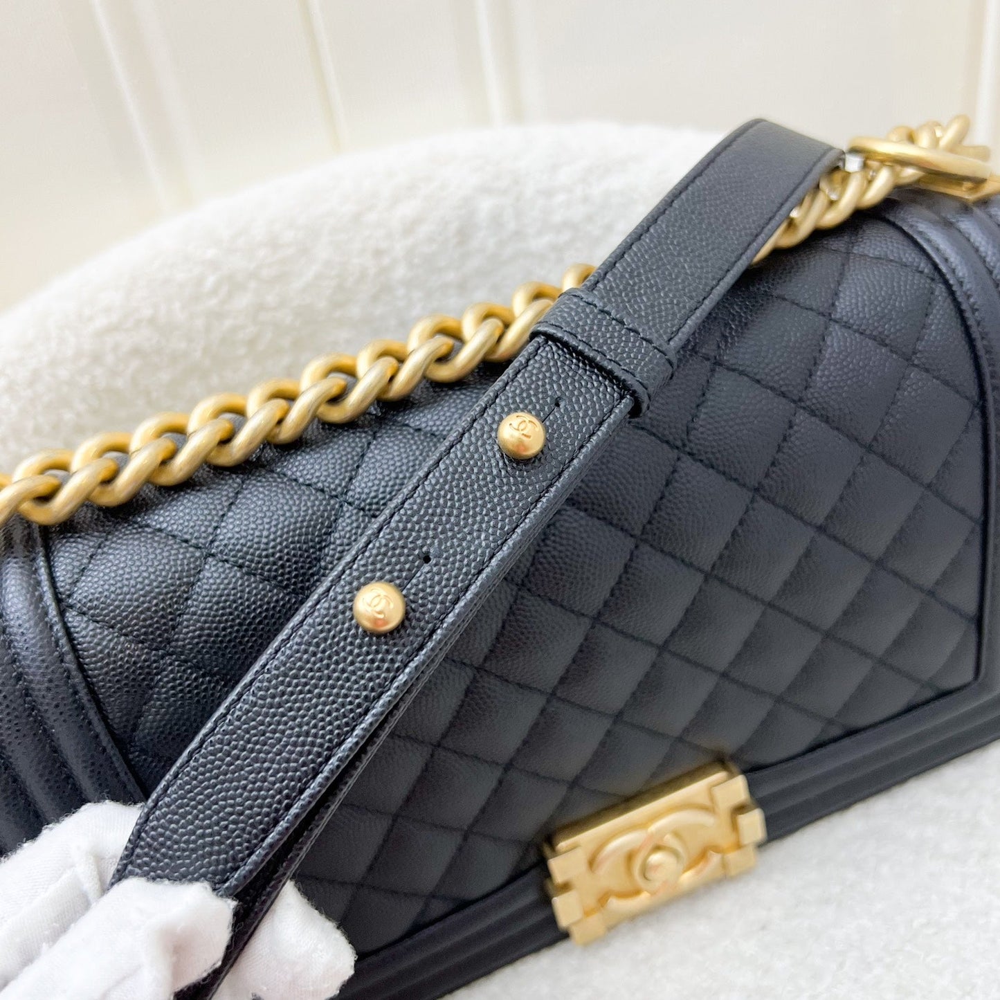 GLM-Medium 25cm Boy Flap in Black Caviar and AGHW