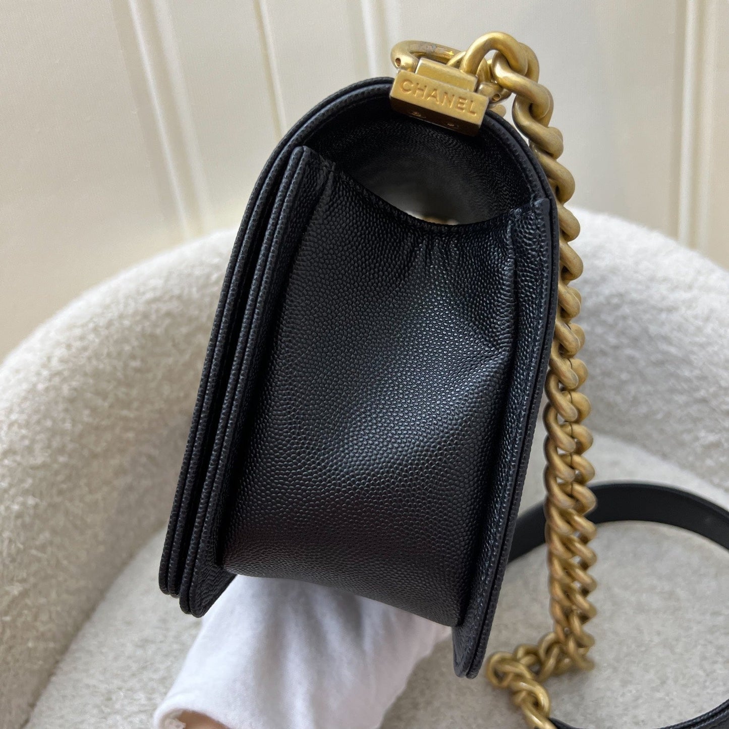 GLM-Medium 25cm Boy Flap in Black Caviar and AGHW