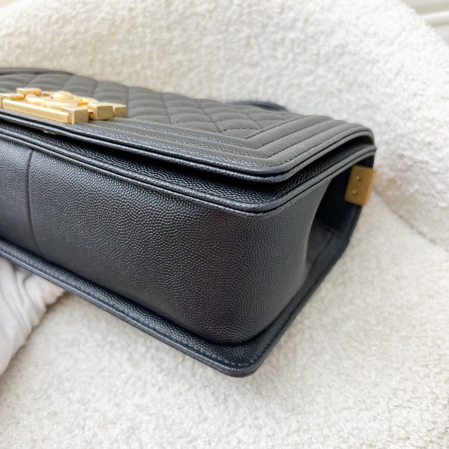 GLM-Medium 25cm Boy Flap in Black Caviar and AGHW