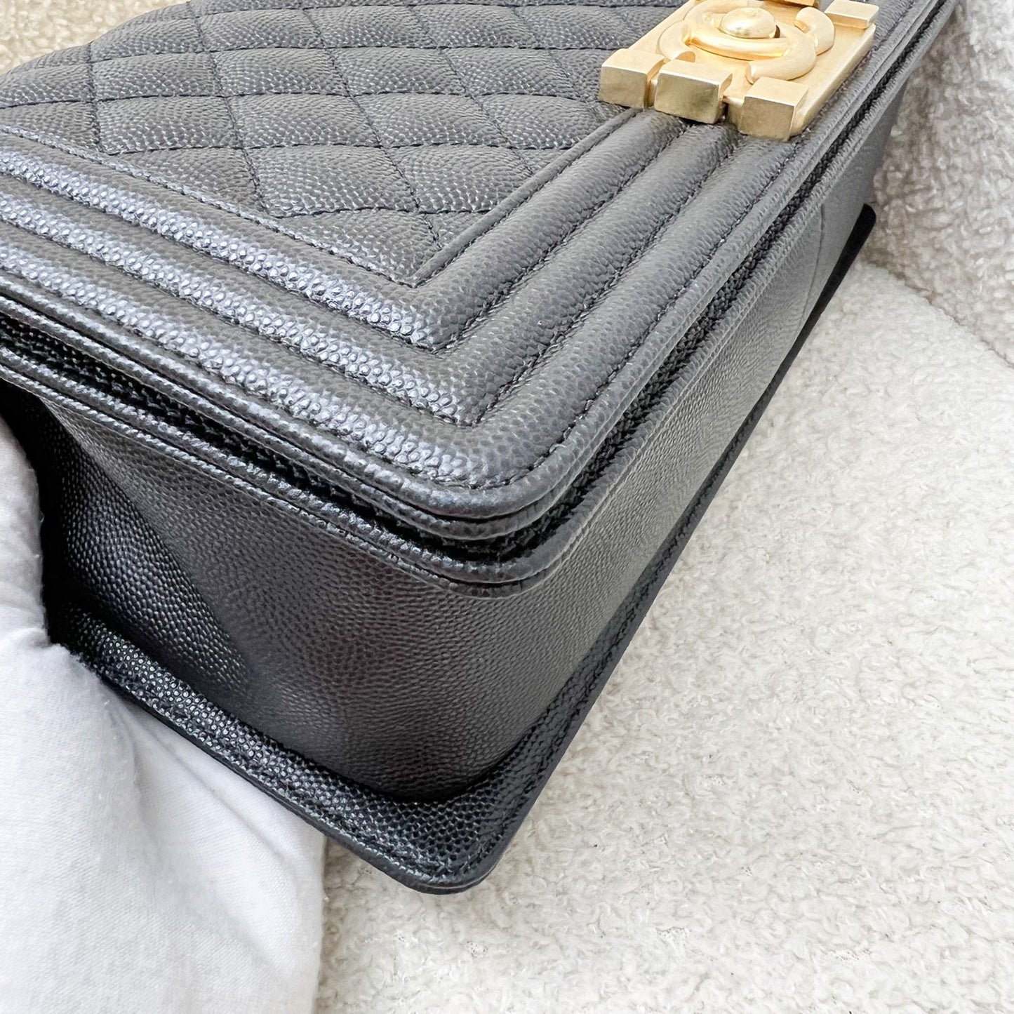 GLM-Medium 25cm Boy Flap in Black Caviar and AGHW