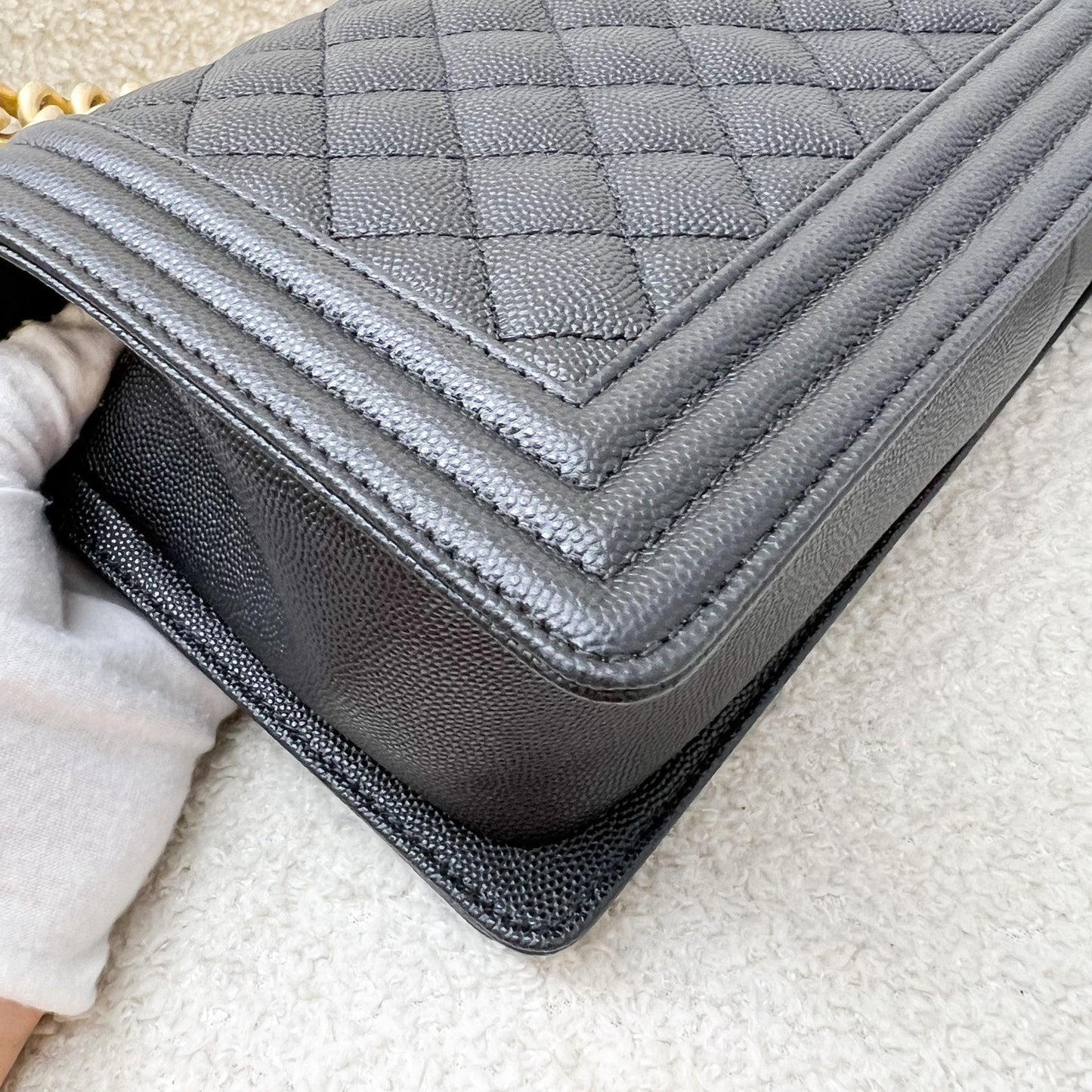 GLM-Medium 25cm Boy Flap in Black Caviar and AGHW