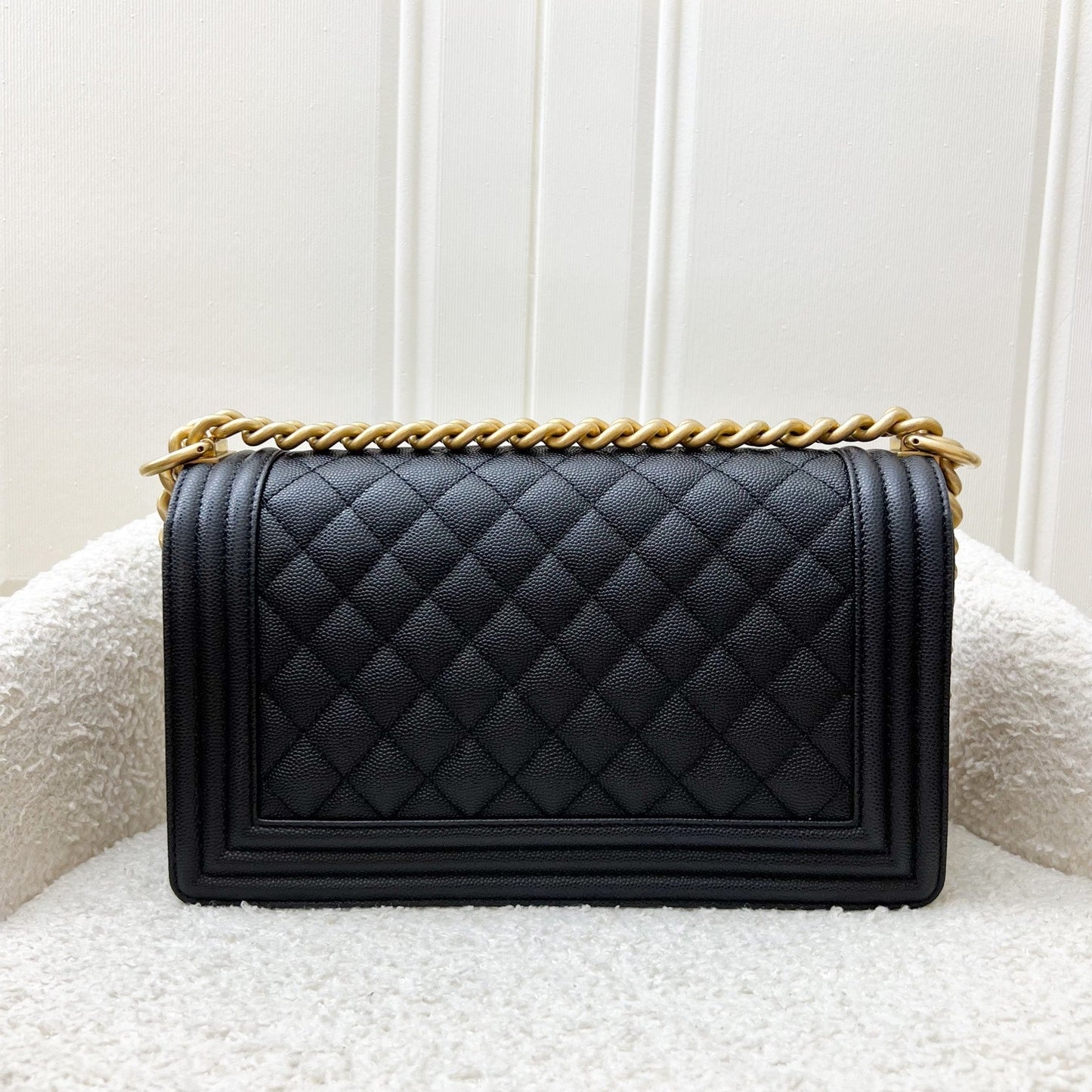 GLM-Medium 25cm Boy Flap in Black Caviar and AGHW