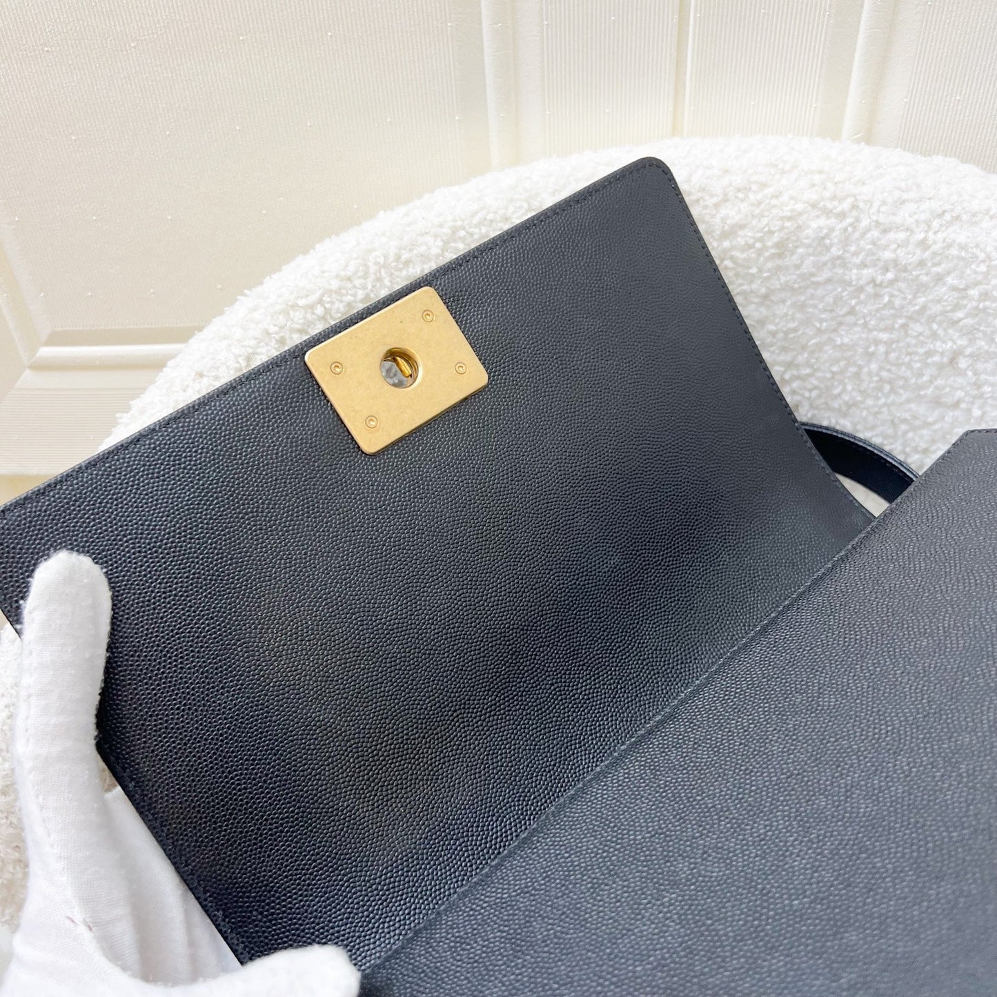 GLM-Medium 25cm Boy Flap in Black Caviar and AGHW