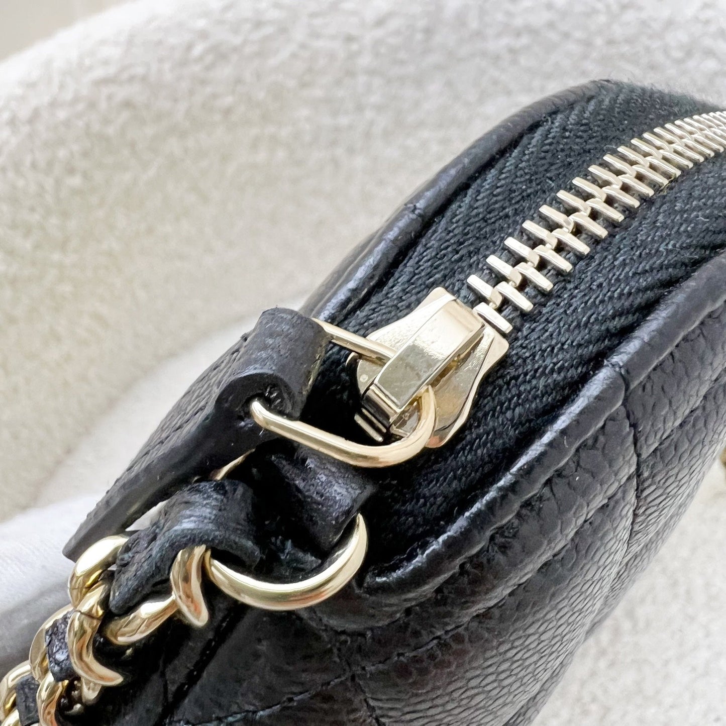 GLM-24A Medium Pouch / Clutch with Chain in Black Caviar and LGHW