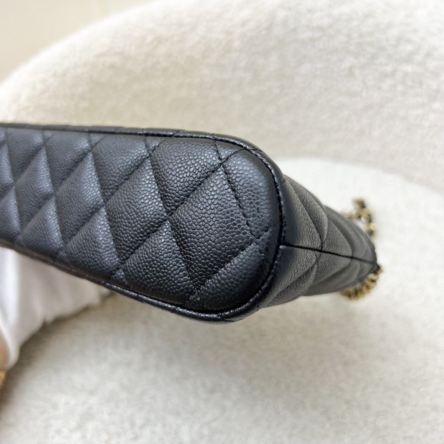 GLM-24A Medium Pouch / Clutch with Chain in Black Caviar and LGHW