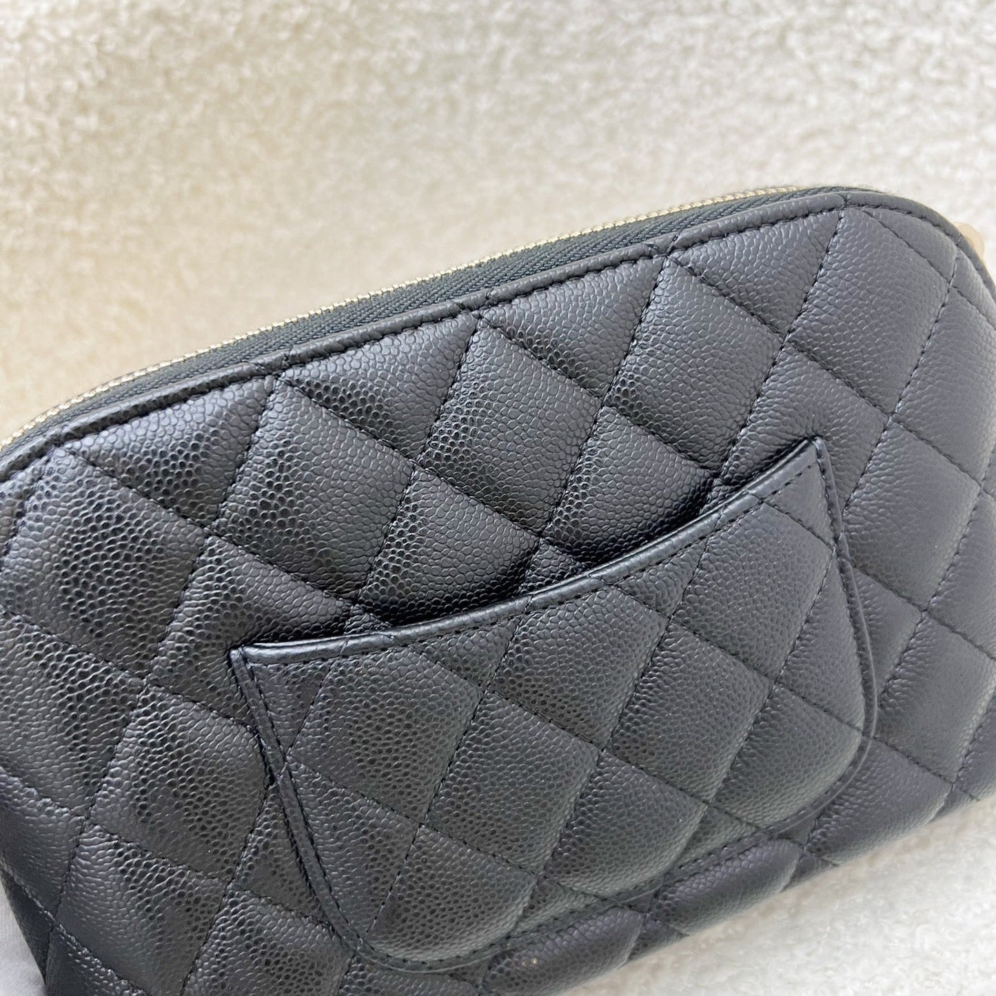 GLM-24A Medium Pouch / Clutch with Chain in Black Caviar and LGHW