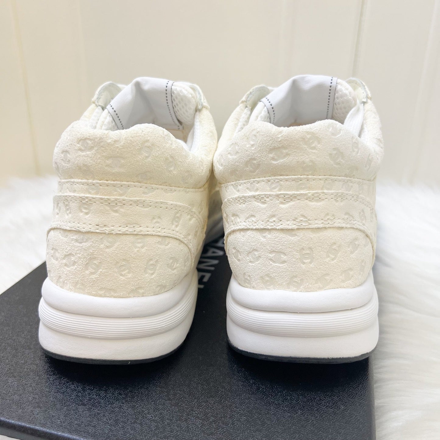 GLM-GLM- Logo Printed Sneakers in White Sz 38.5