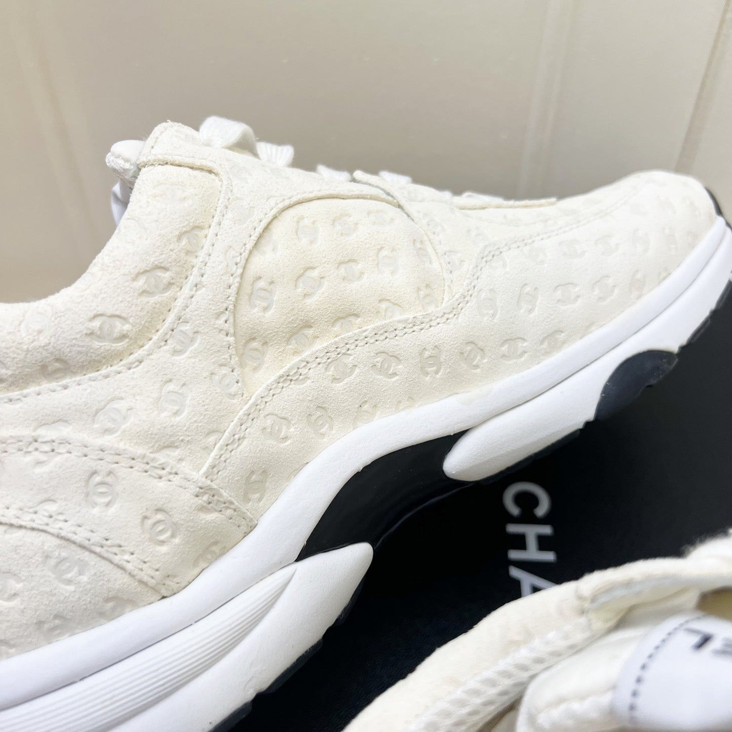 GLM-GLM- Logo Printed Sneakers in White Sz 38.5