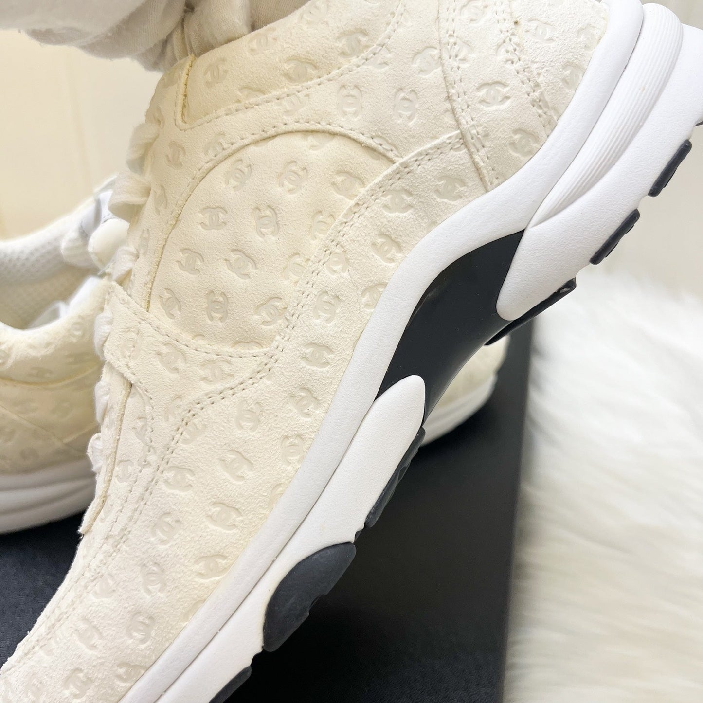 GLM-GLM- Logo Printed Sneakers in White Sz 38.5