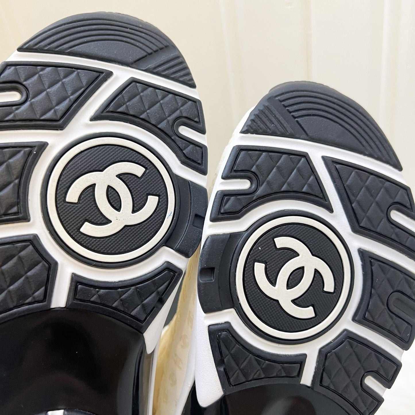 GLM-GLM- Logo Printed Sneakers in White Sz 38.5