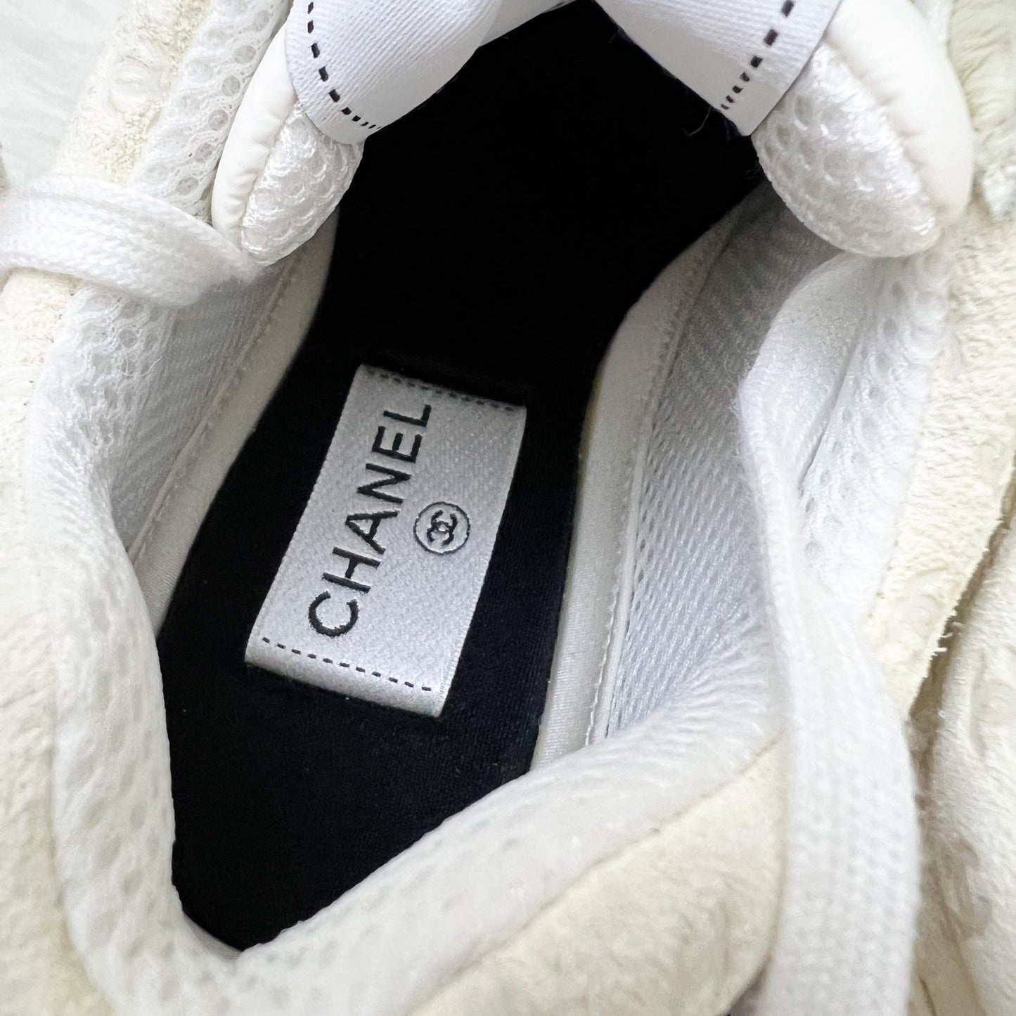 GLM-GLM- Logo Printed Sneakers in White Sz 38.5