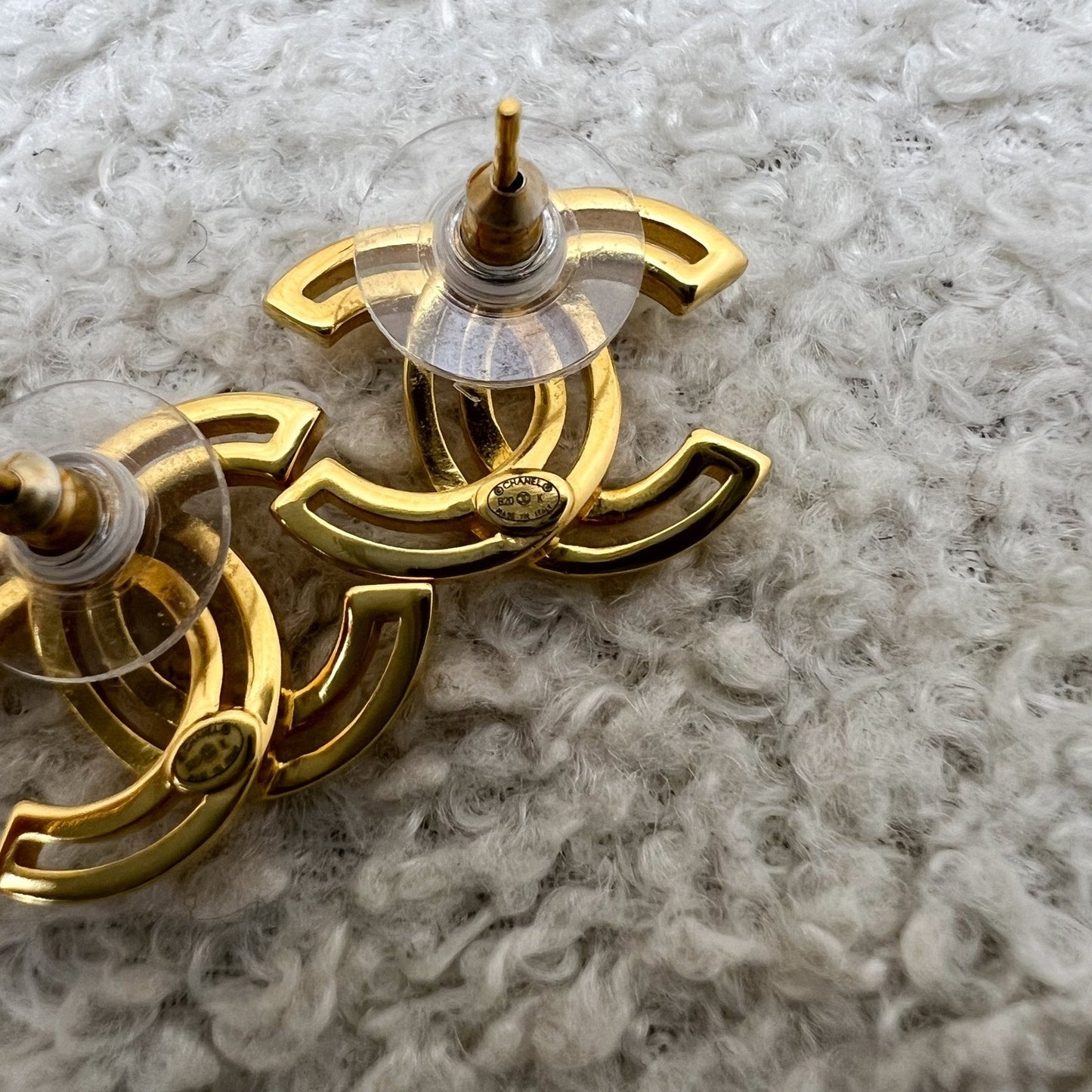 GLM-20K GLM- Logo Earrings in GHW