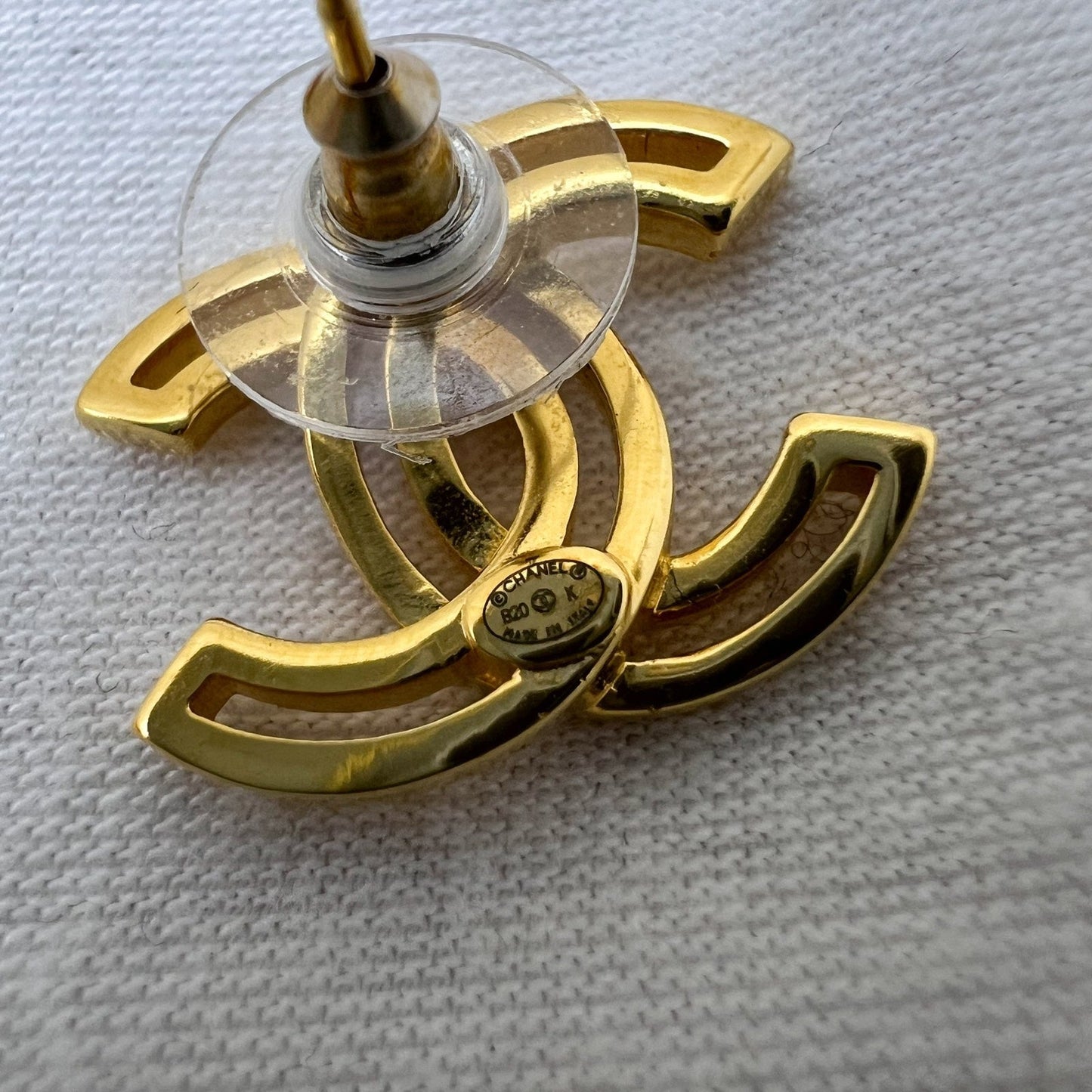 GLM-20K GLM- Logo Earrings in GHW