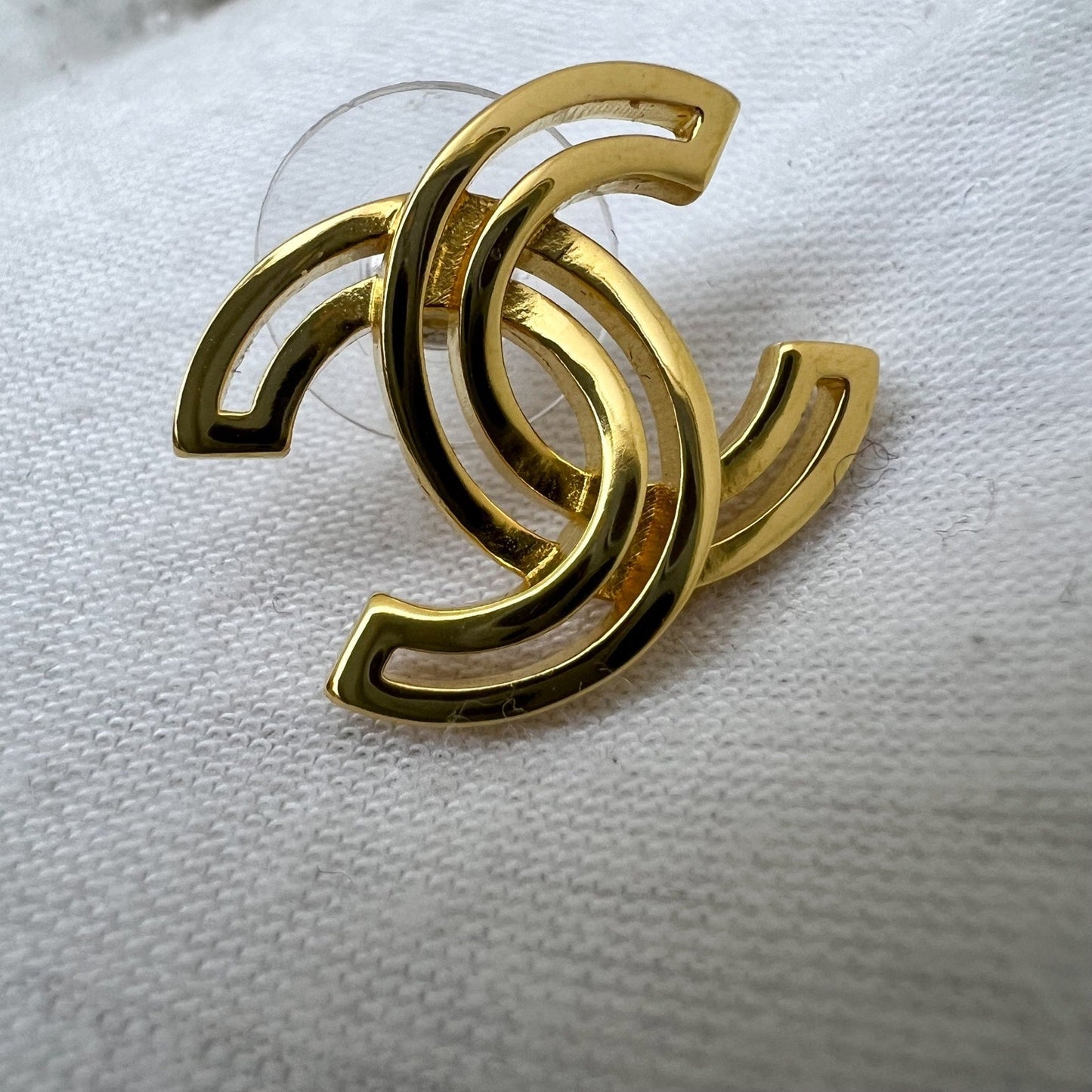 GLM-20K GLM- Logo Earrings in GHW