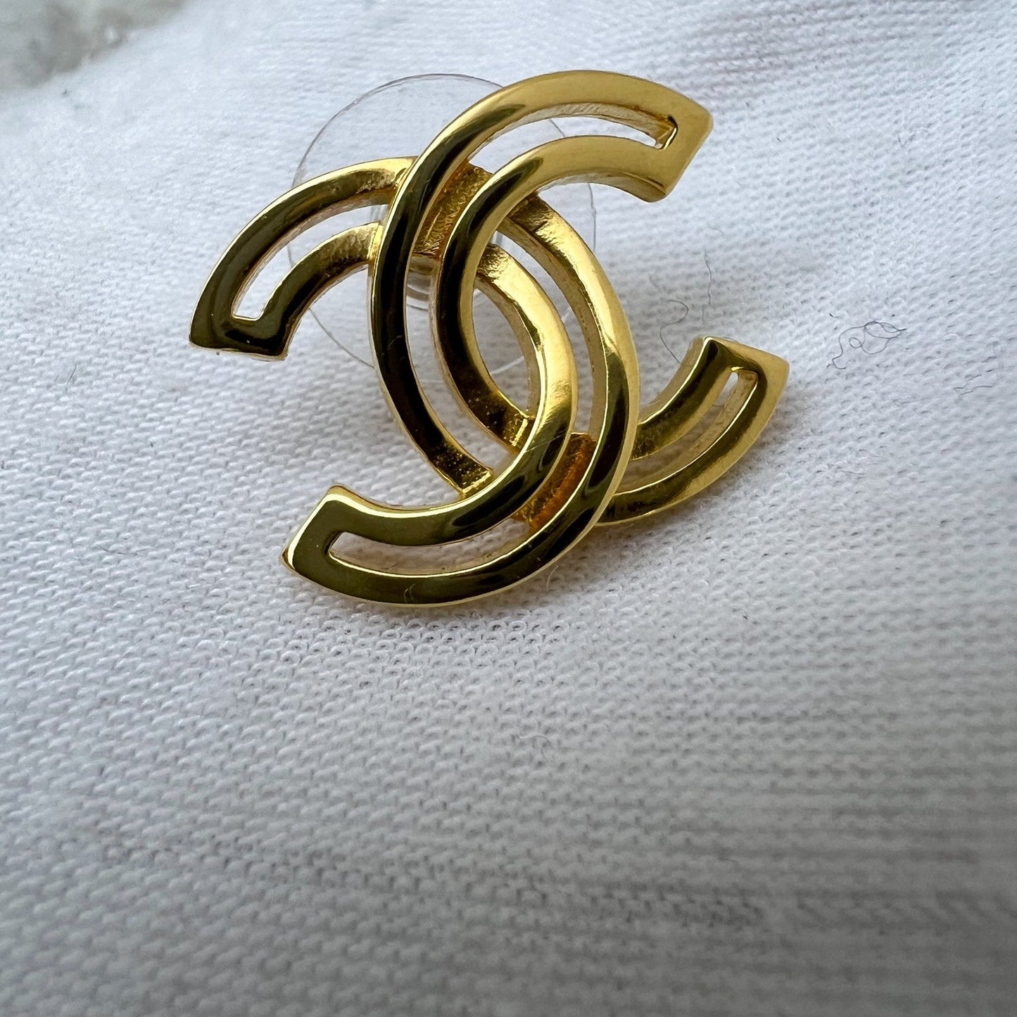 GLM-20K GLM- Logo Earrings in GHW