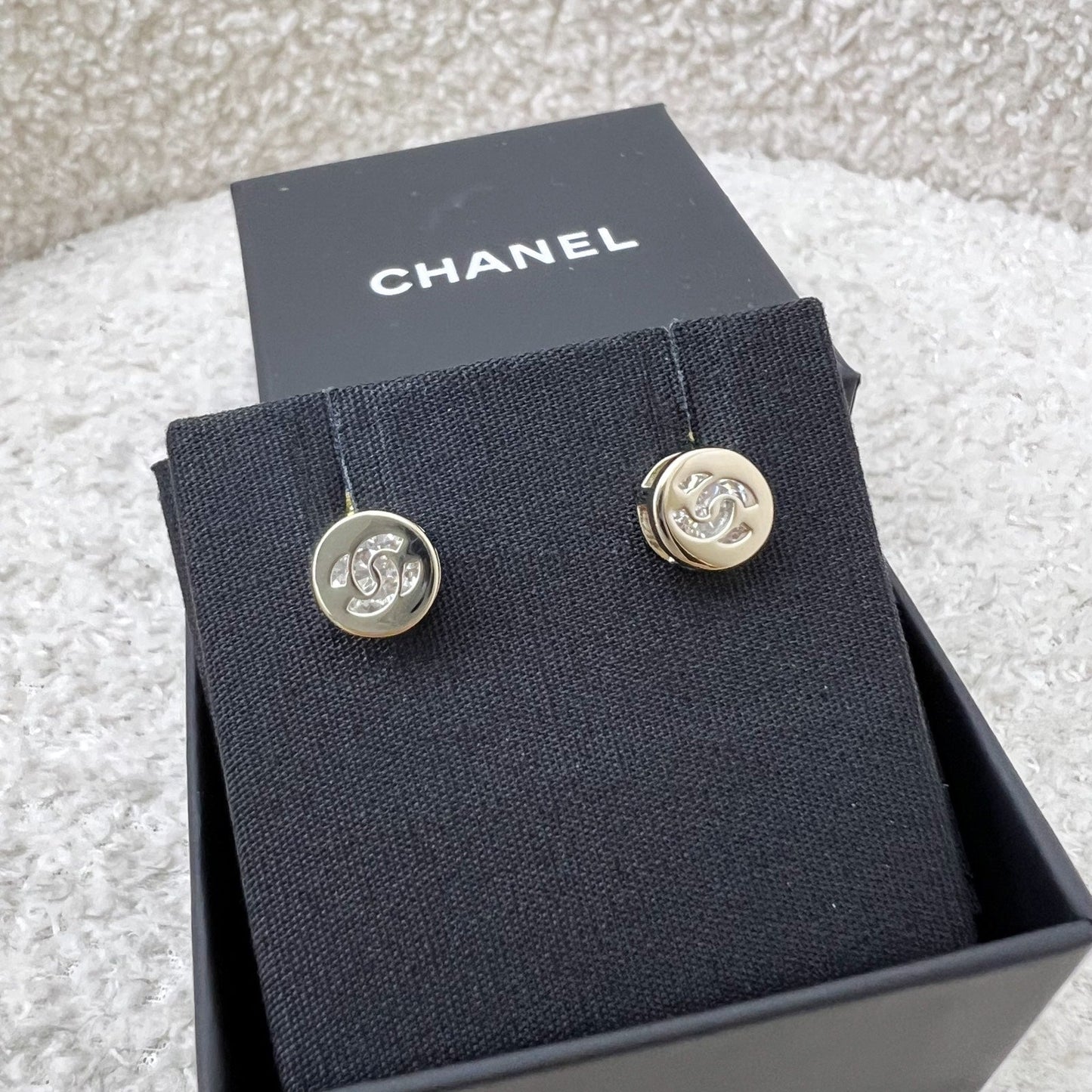 GLM-Mini Round Earrings with Crystal Studded GLM- Logo in LGHW