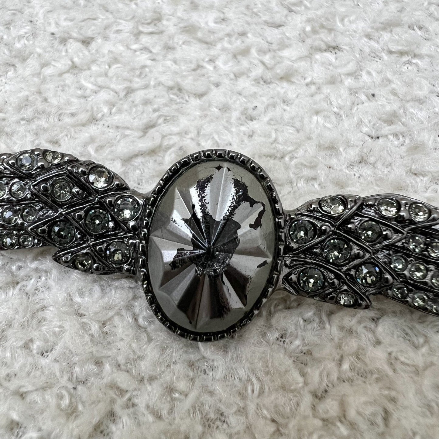 GLM-16S Wings Brooch in Dark Gunmetal HW