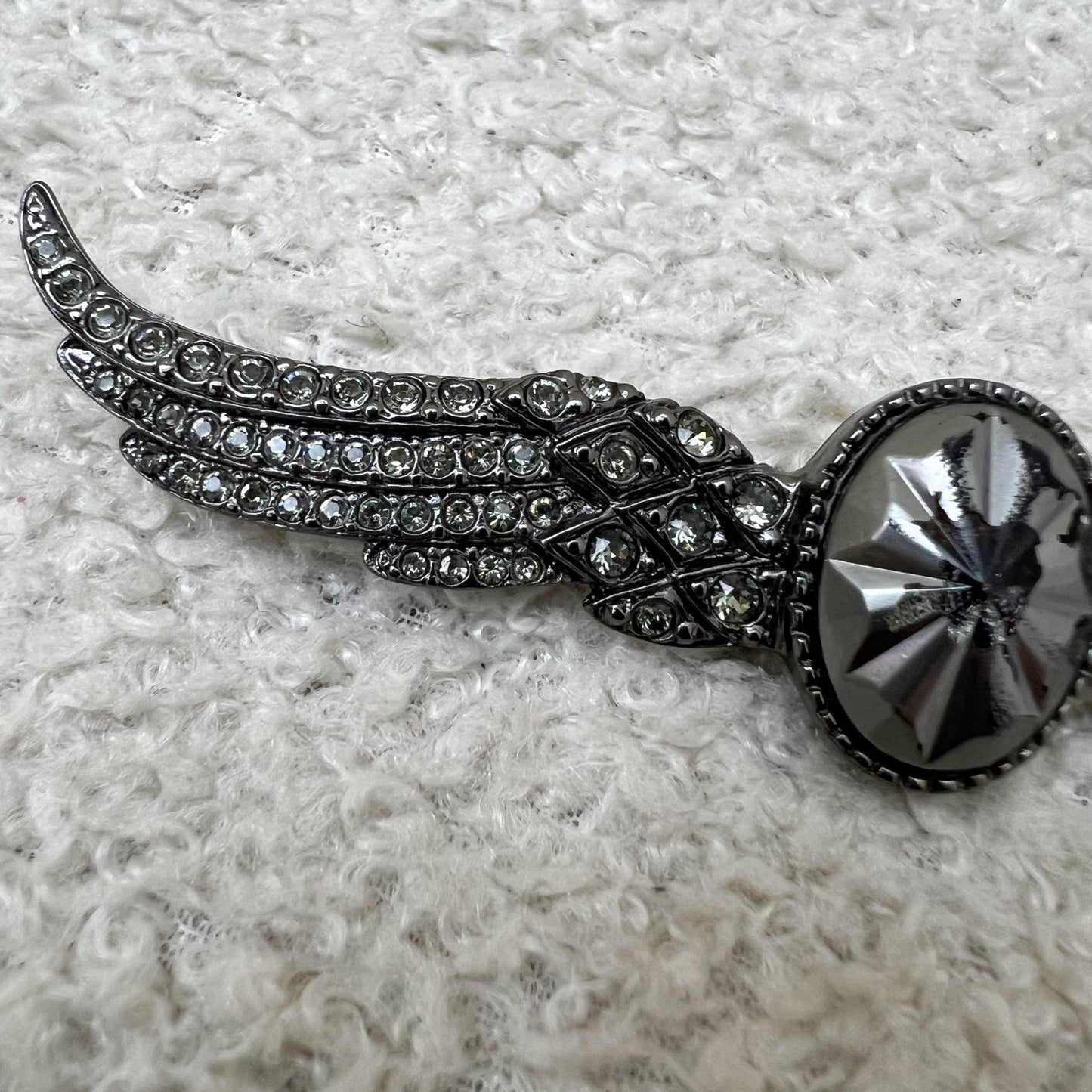 GLM-16S Wings Brooch in Dark Gunmetal HW