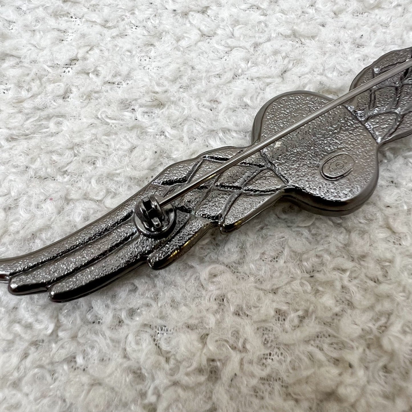 GLM-16S Wings Brooch in Dark Gunmetal HW