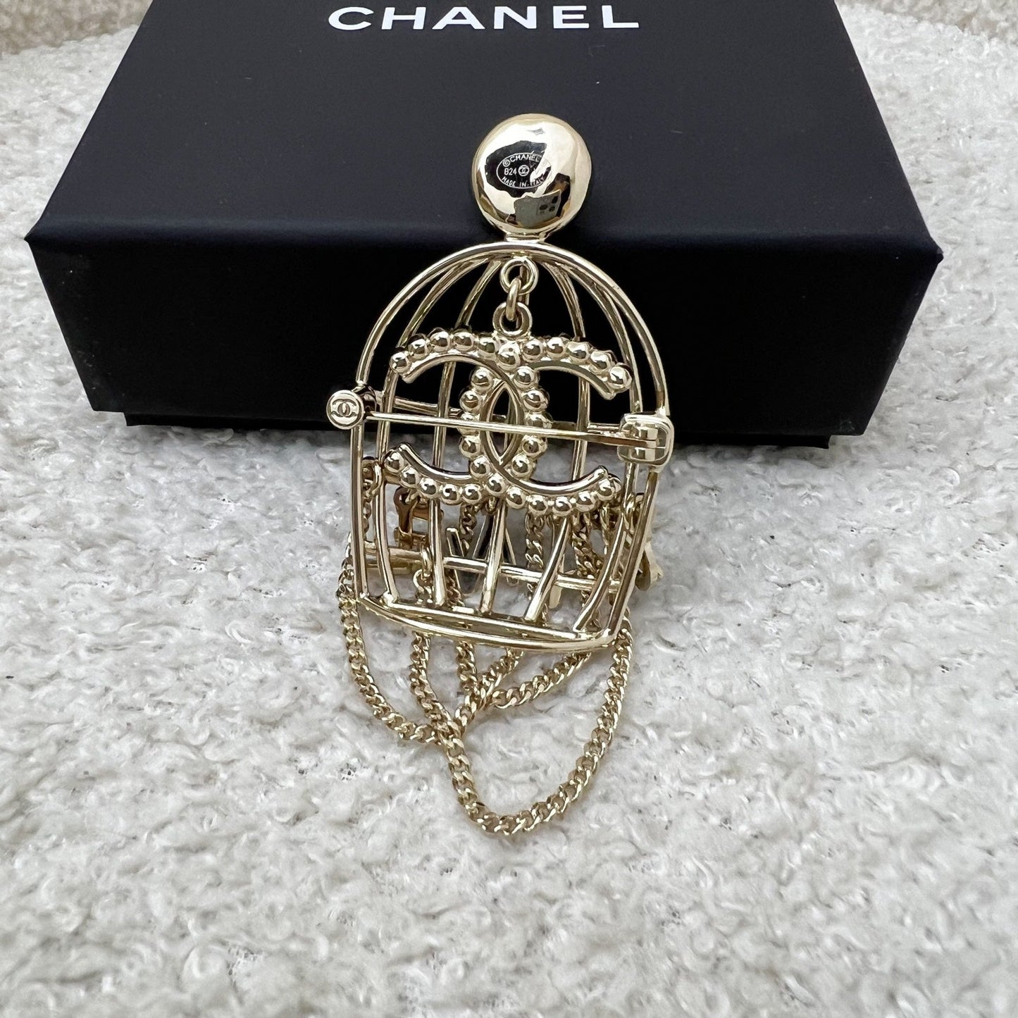 GLM-Classic GLM- Bird Cage Brooch in Light Gold HW
