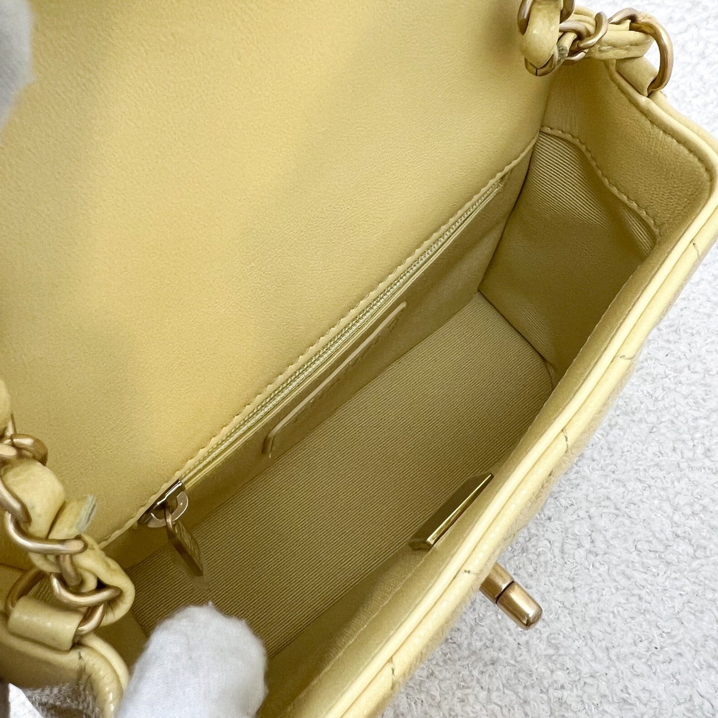 GLM-22P Seasonal Square Mini in Light Yellow Caviar GHW