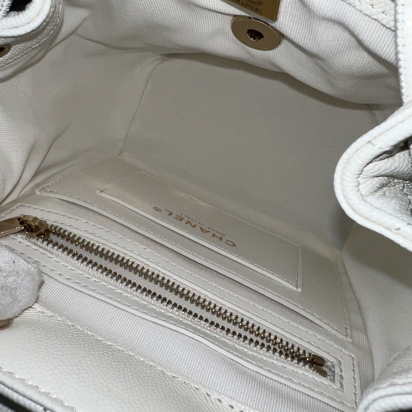 GLM-24S Urban Spirit Backpack in White Caviar and LGHW (Model: AS4058)