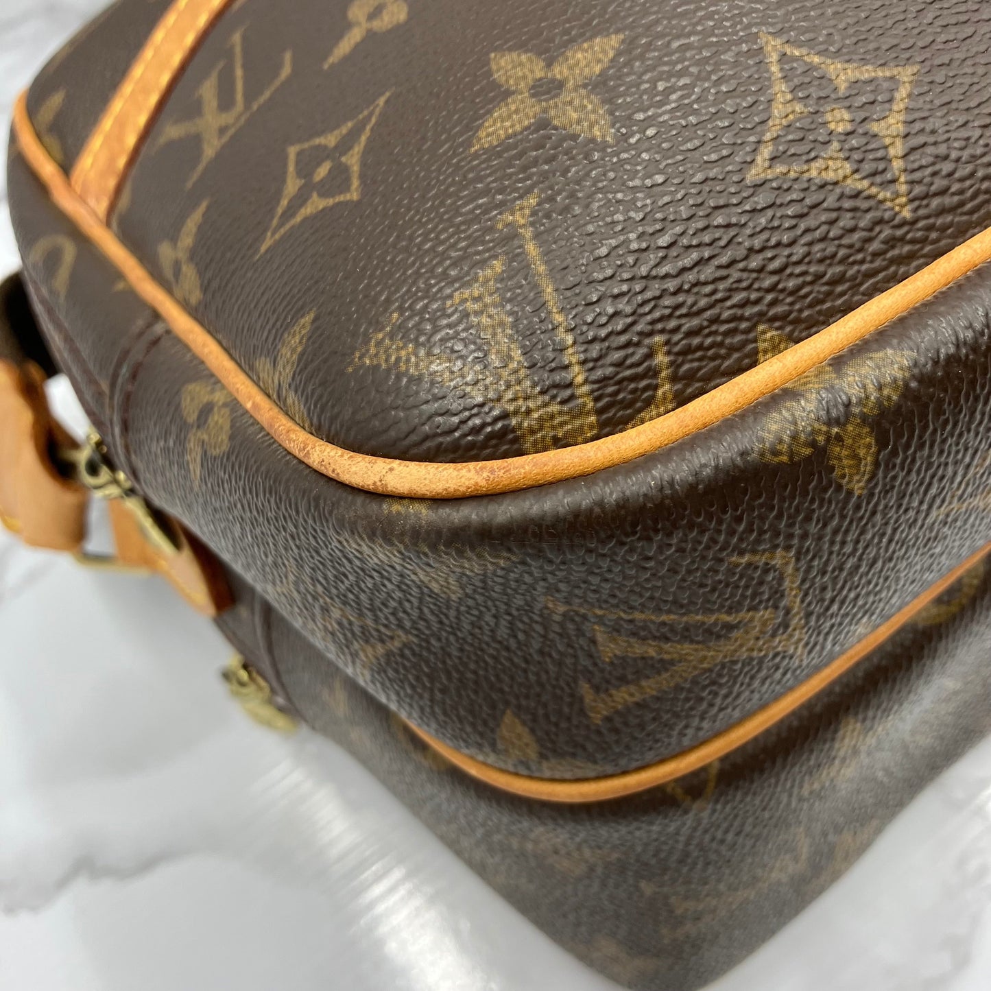 LOUIS VUITTON Monogram Reporter
