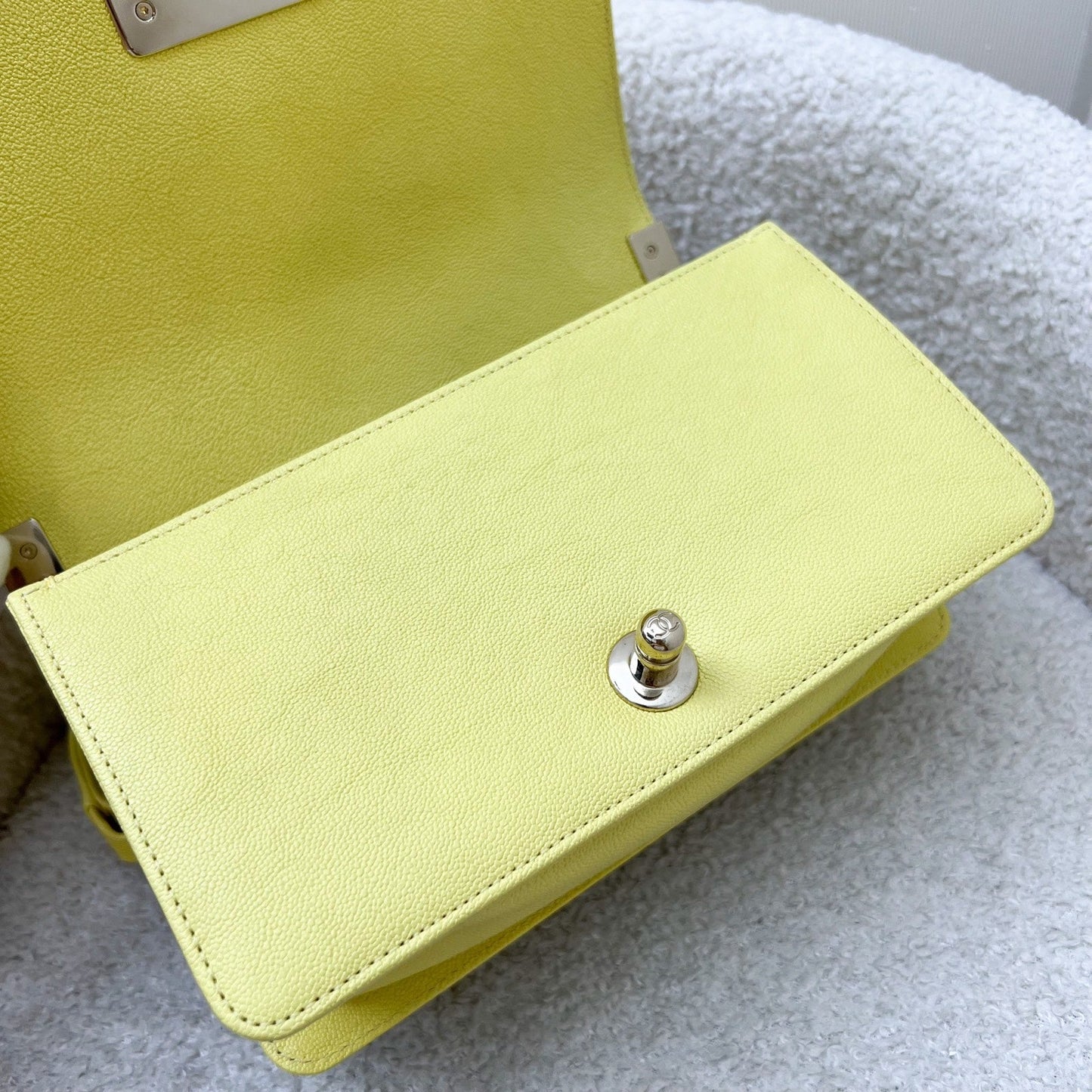 GLM-Small 20cm Boy Flap in Yellow Caviar and LGHW