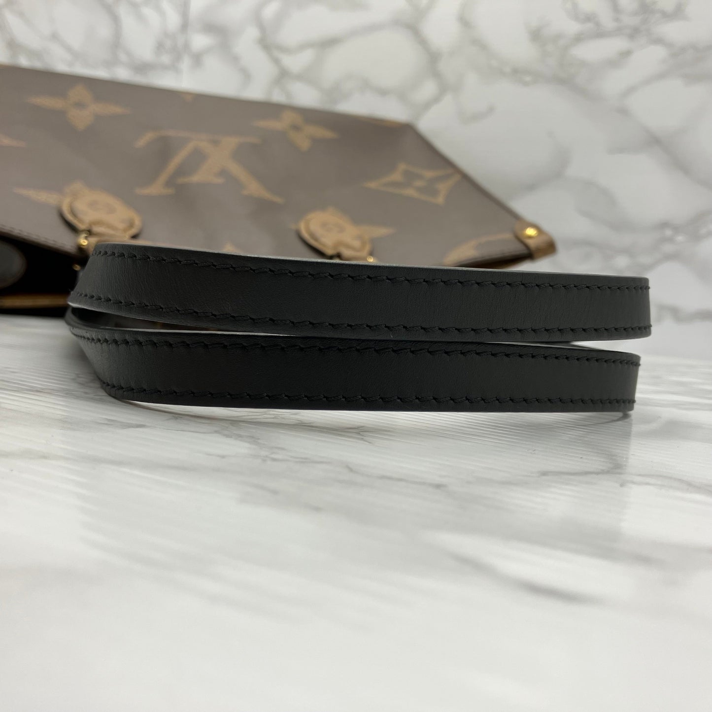 LOUIS VUITTON Monogram Reverse Giant On The Go MM