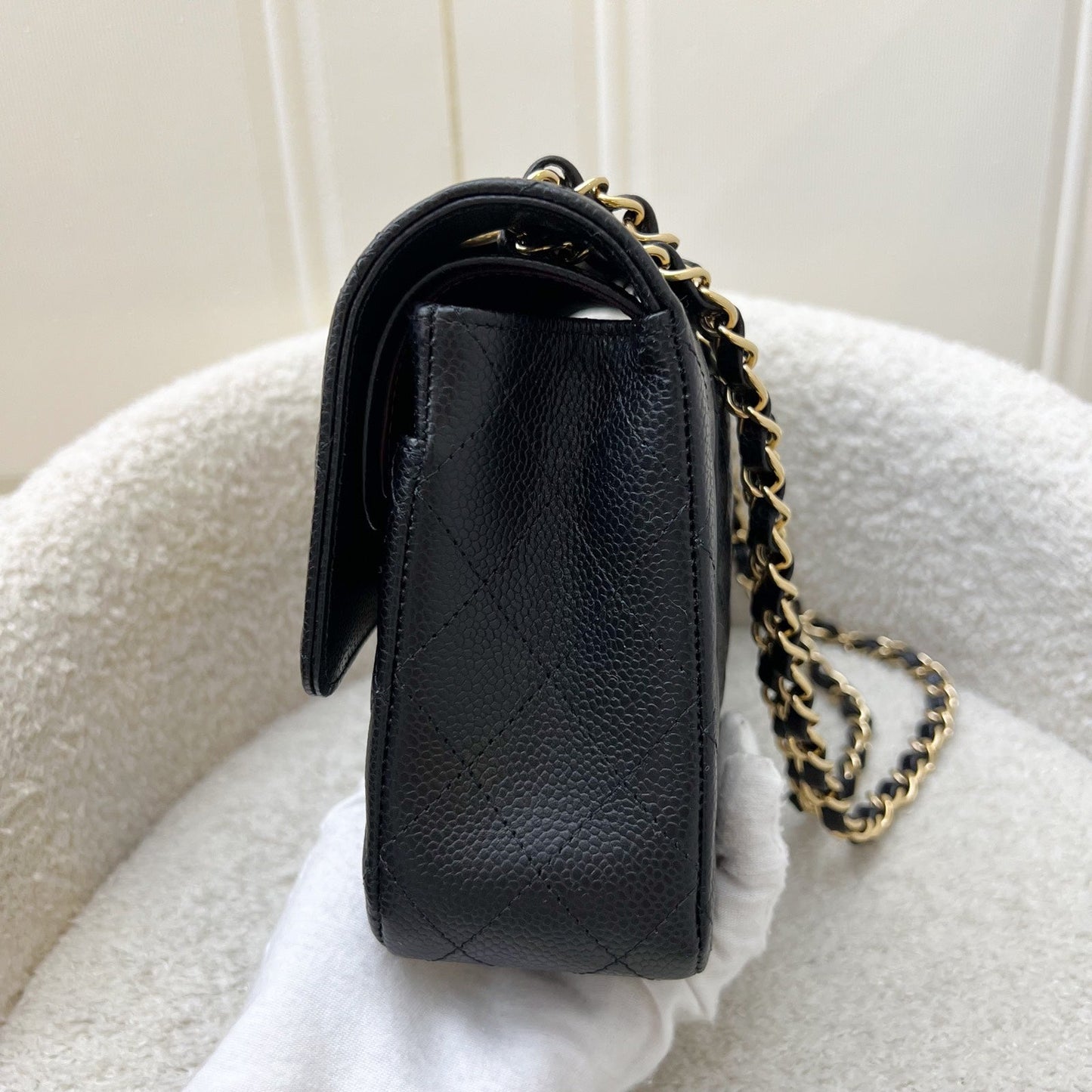 GLM-Medium Classic Flap CF in Black Caviar and GHW (Model: A01112)