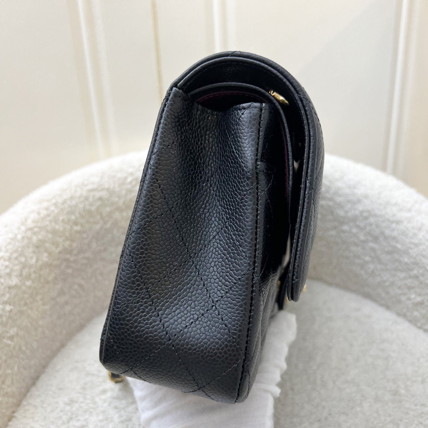 GLM-Medium Classic Flap CF in Black Caviar and GHW (Model: A01112)