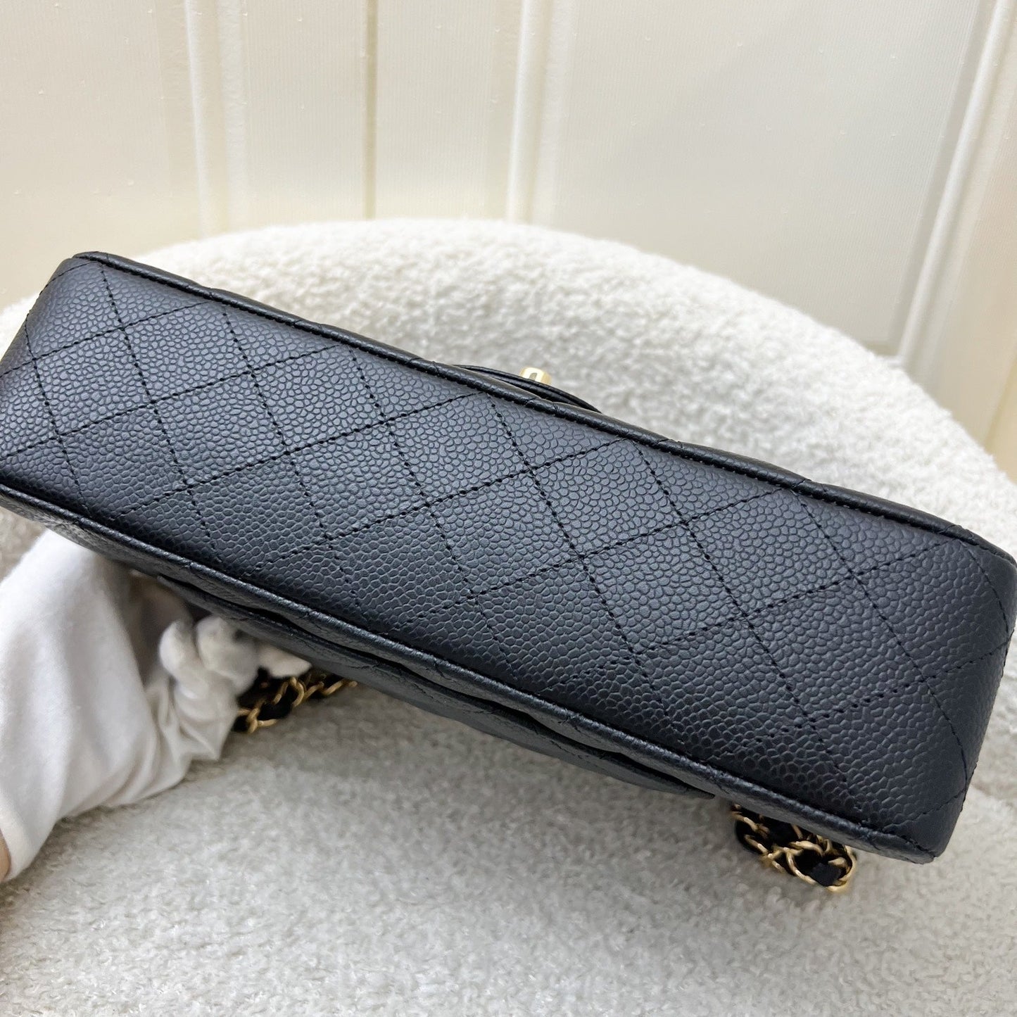 GLM-Medium Classic Flap CF in Black Caviar and GHW (Model: A01112)