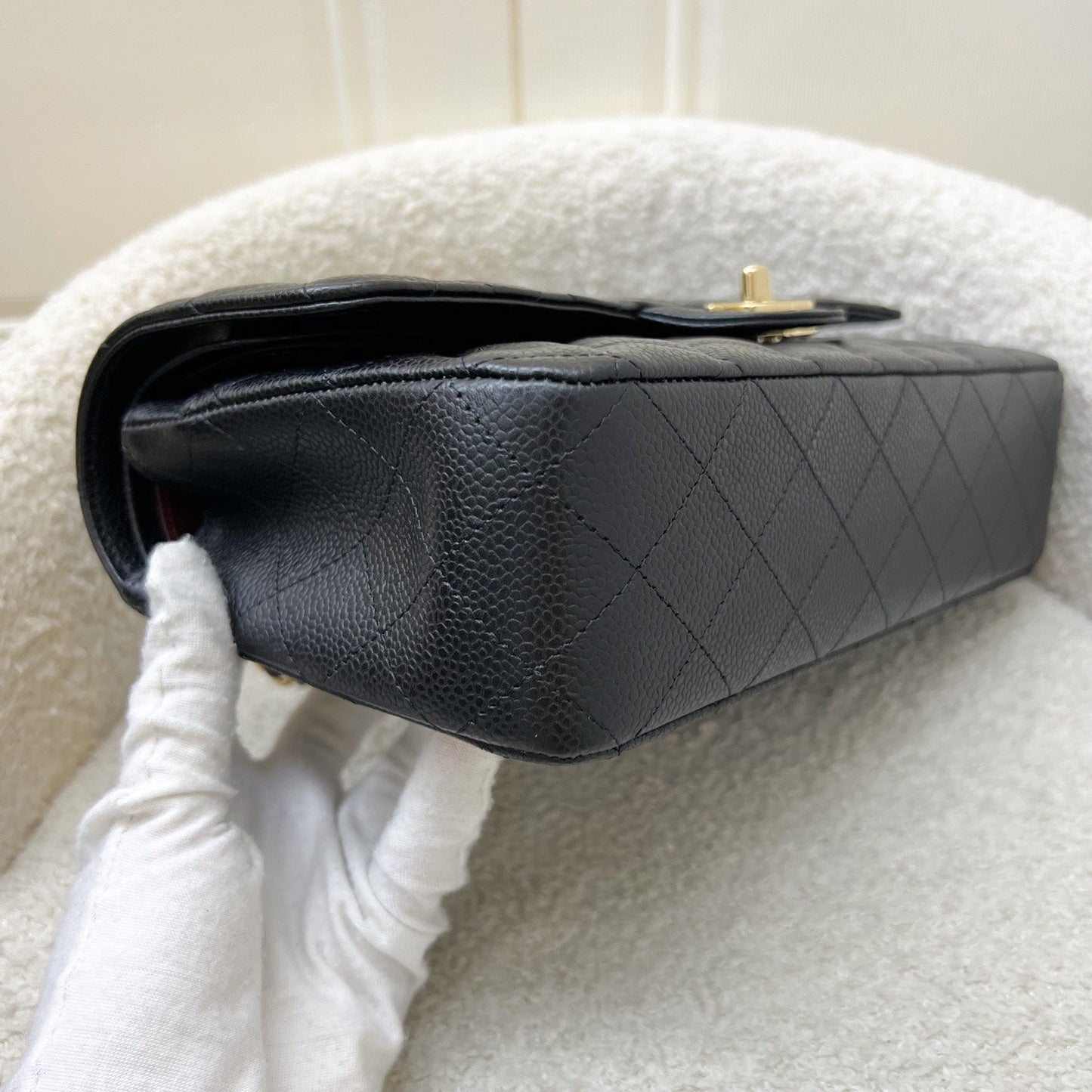 GLM-Medium Classic Flap CF in Black Caviar and GHW (Model: A01112)