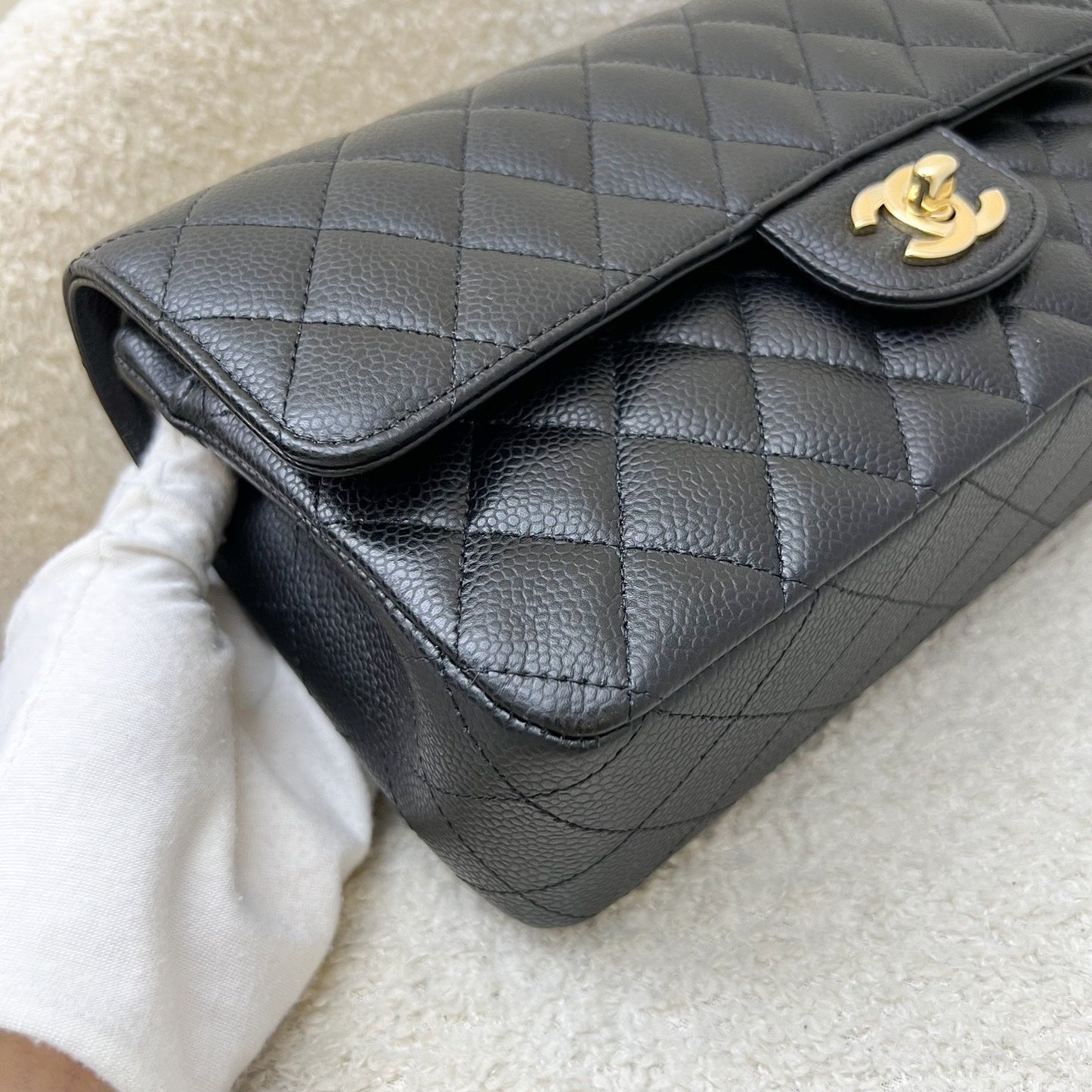 GLM-Medium Classic Flap CF in Black Caviar and GHW (Model: A01112)