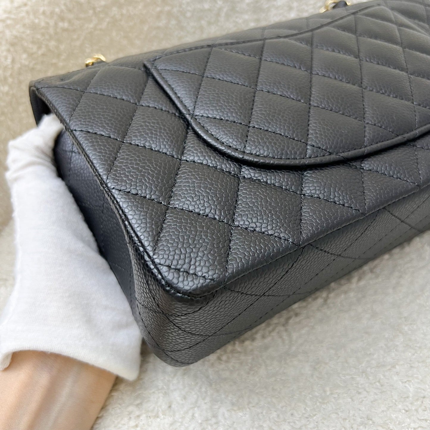 GLM-Medium Classic Flap CF in Black Caviar and GHW (Model: A01112)