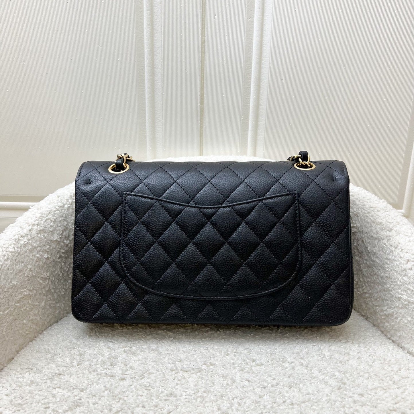 GLM-Medium Classic Flap CF in Black Caviar and GHW (Model: A01112)