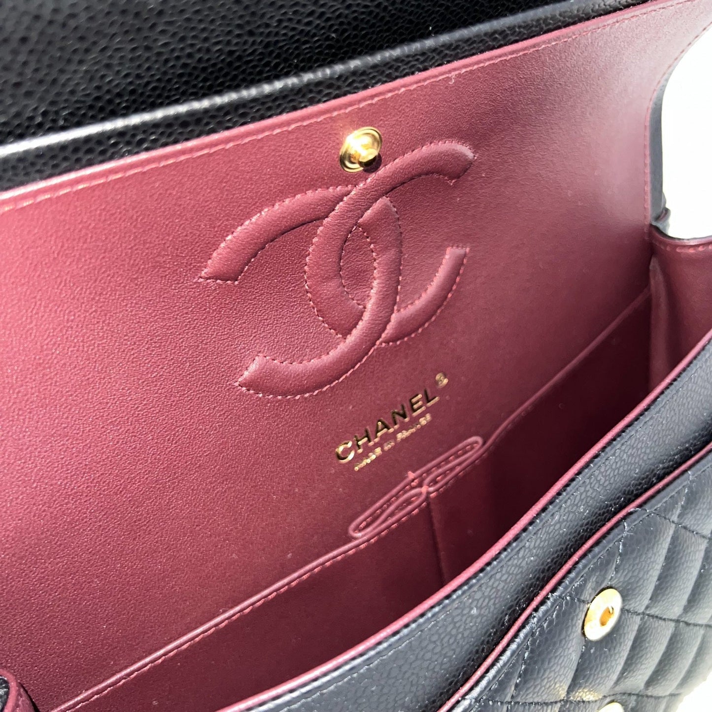 GLM-Medium Classic Flap CF in Black Caviar and GHW (Model: A01112)