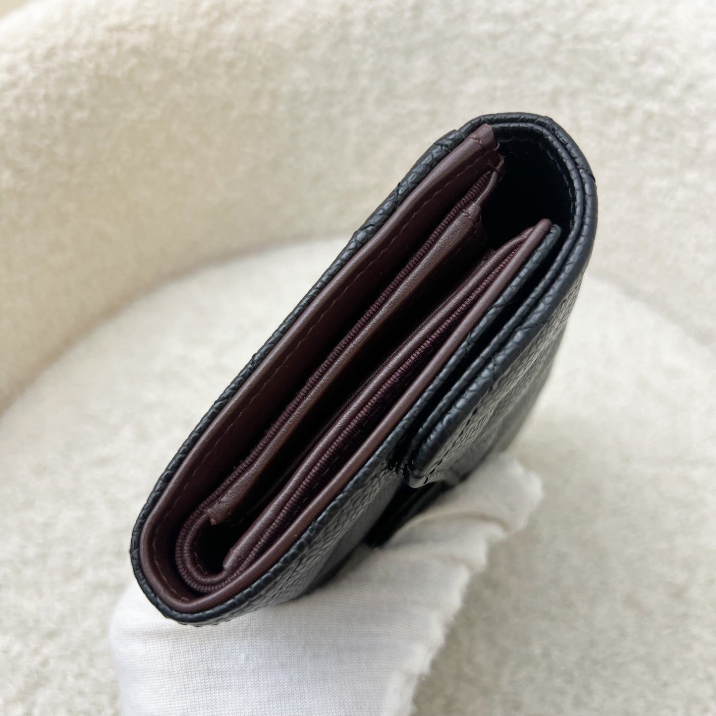 GLM-Classic Medium Trifold Wallet in Black Caviar and SHW